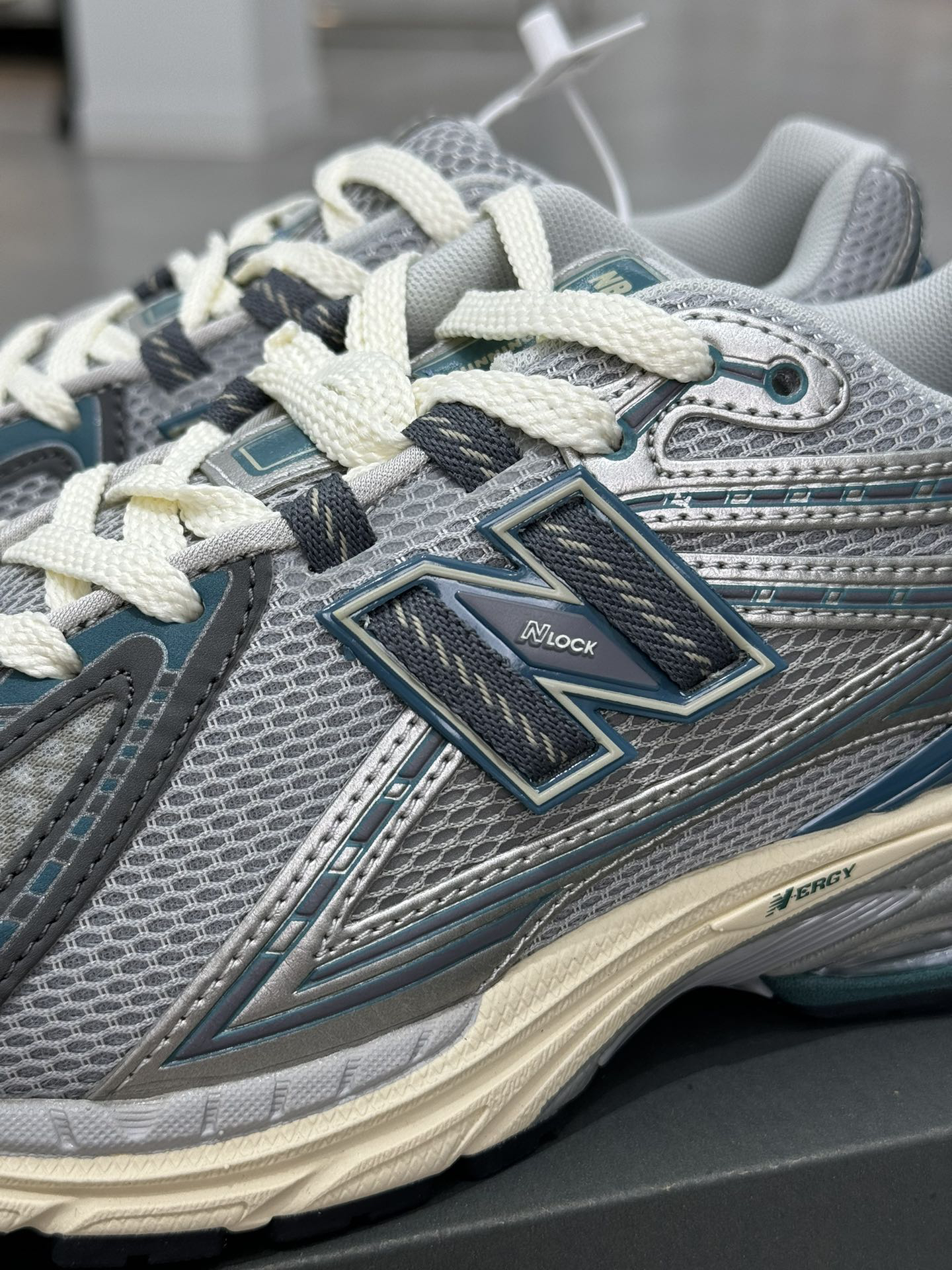 New Balance Sneakers-360