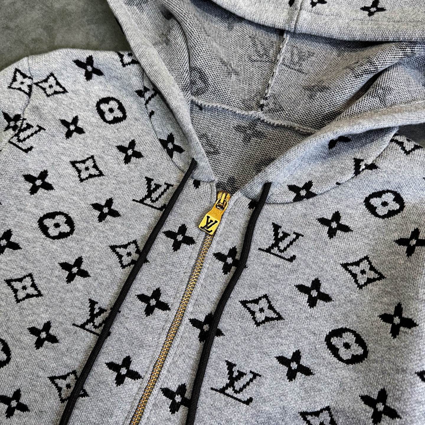 LV Clothing-333