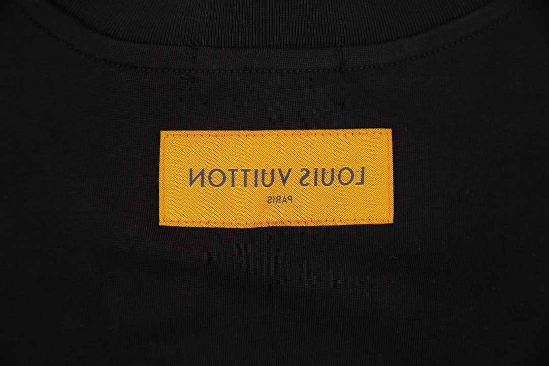 LV clothing-257
