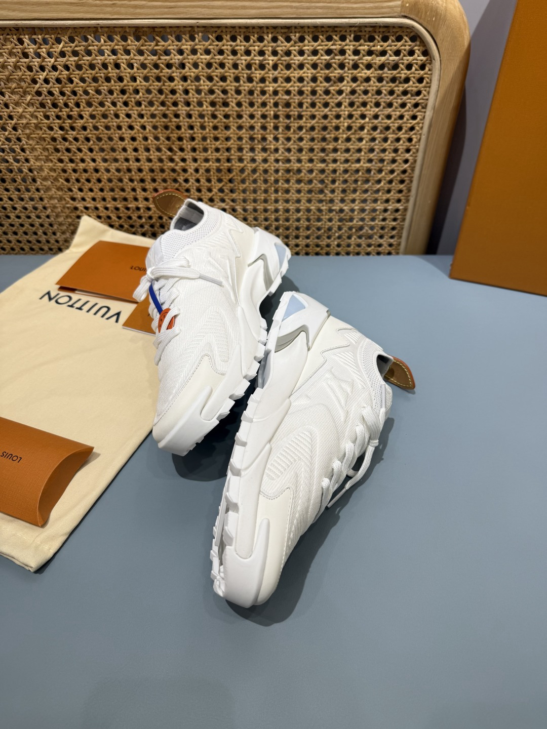 Lv Sneakers-190