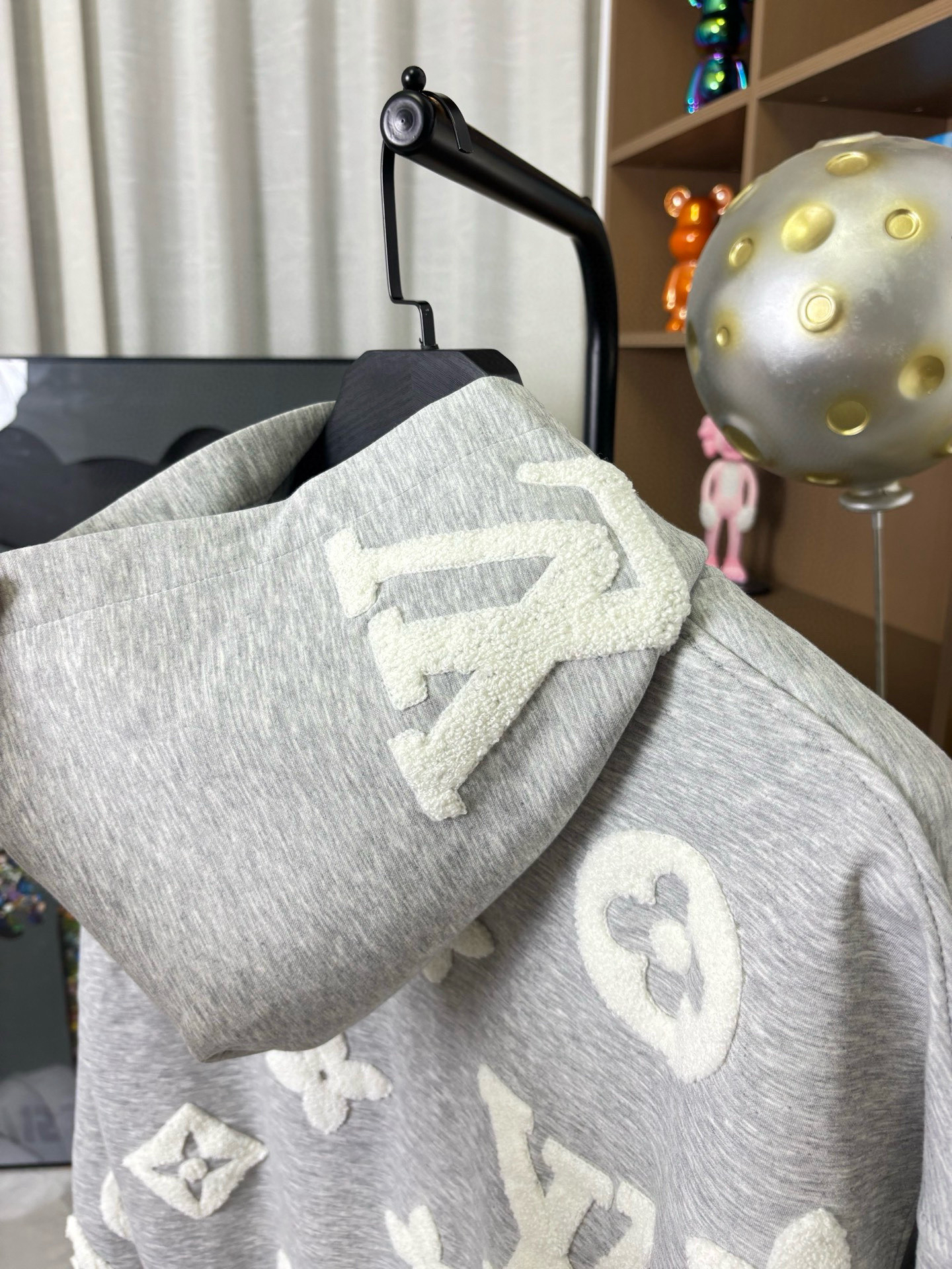 LV Clothing-302