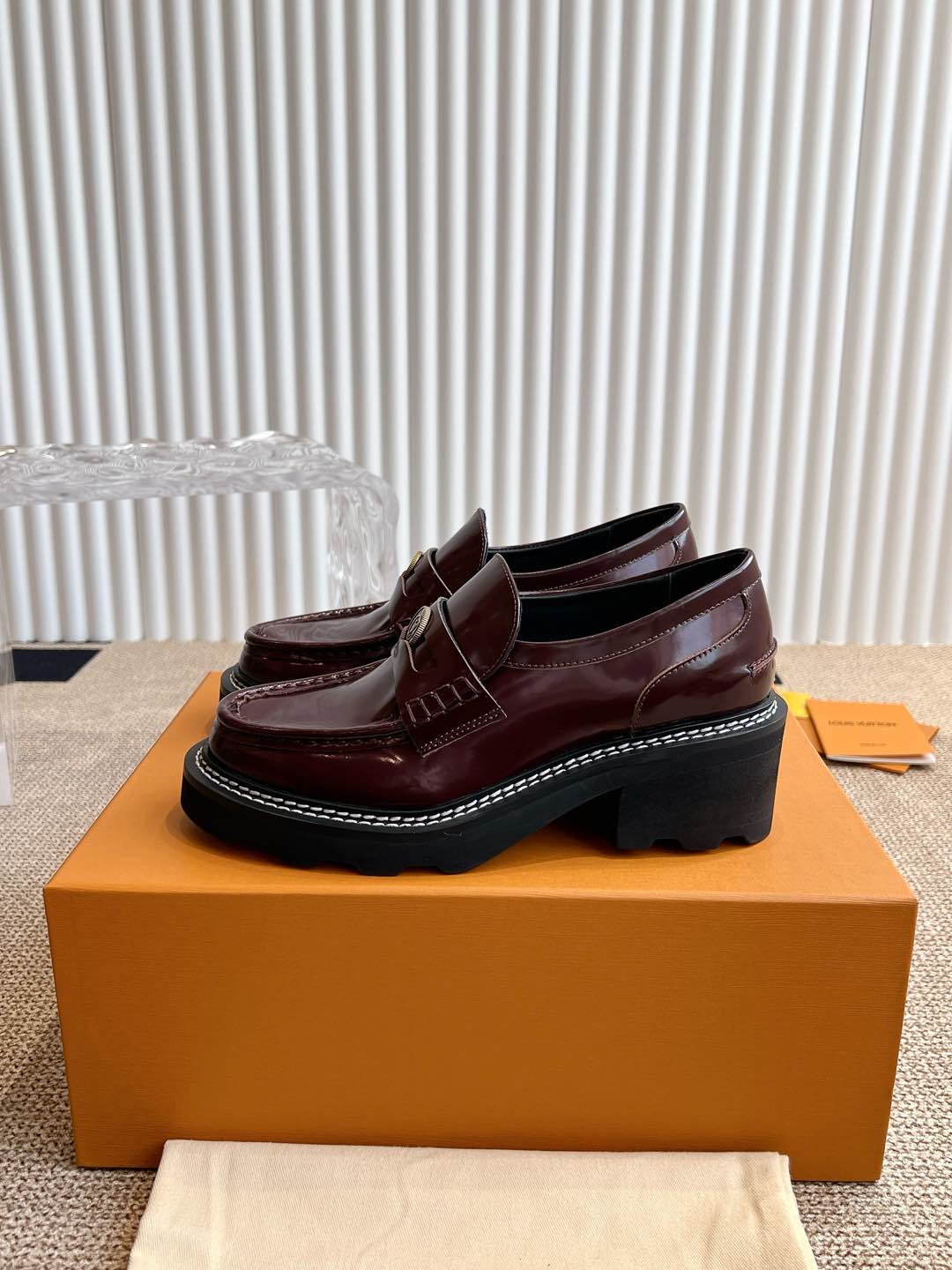 LV women's leather shoes-13