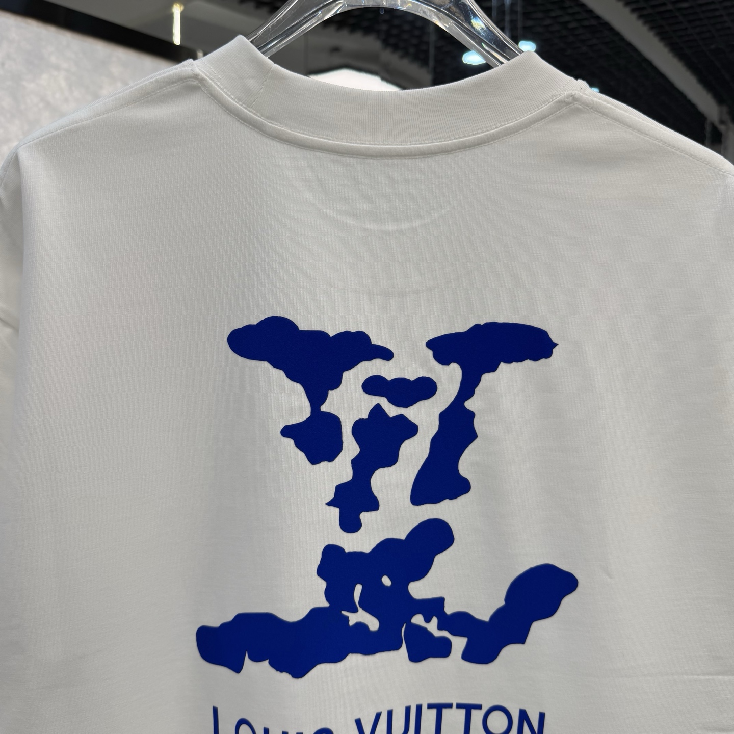 LV clothing-165