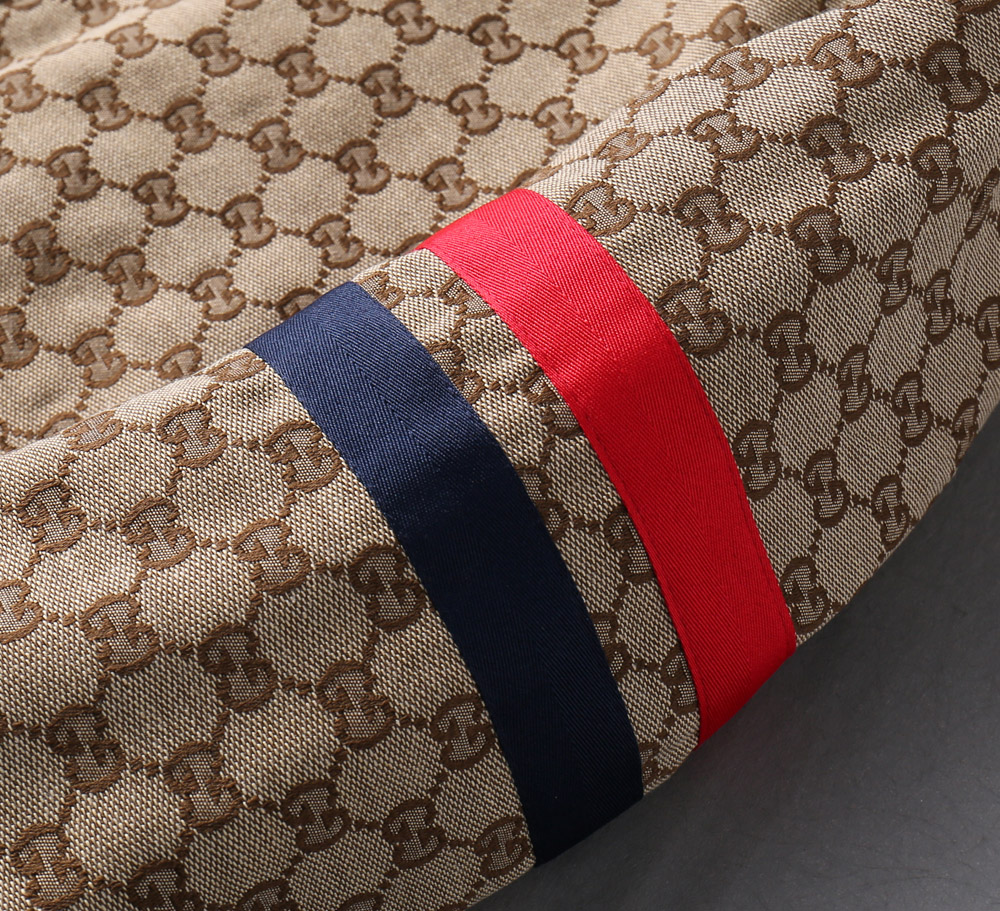 Gucci Clothing-339