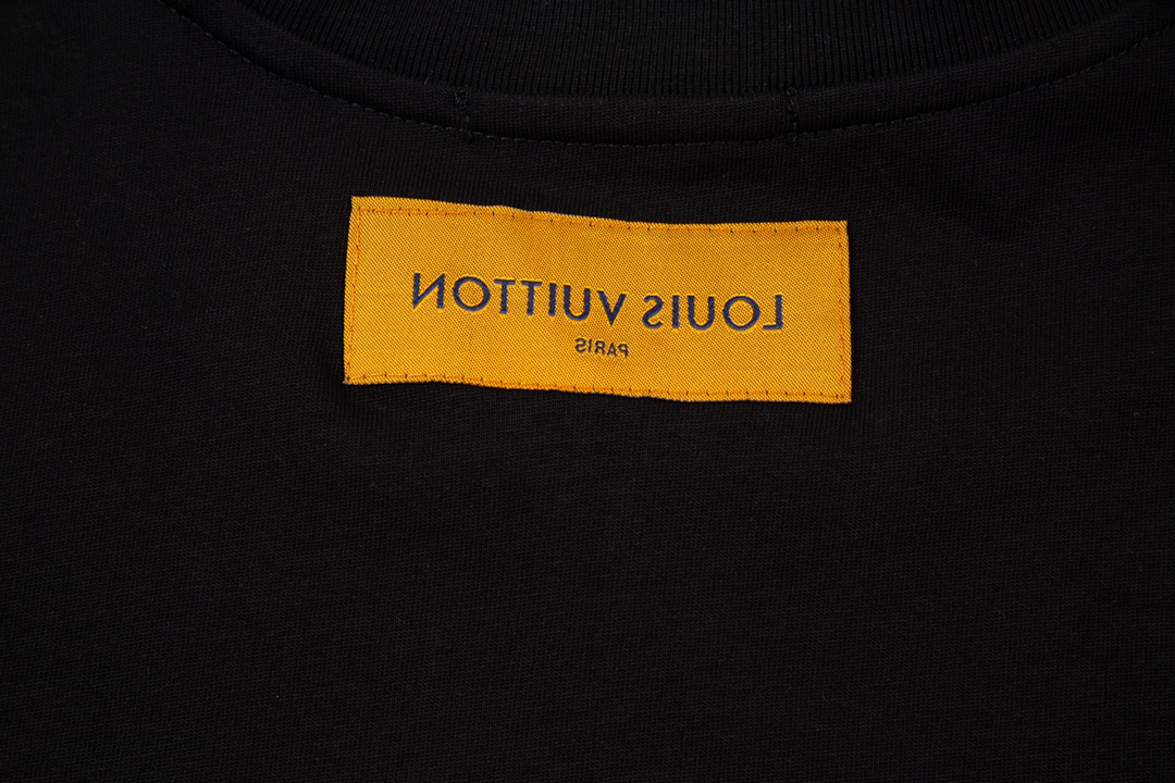 LV clothing-138