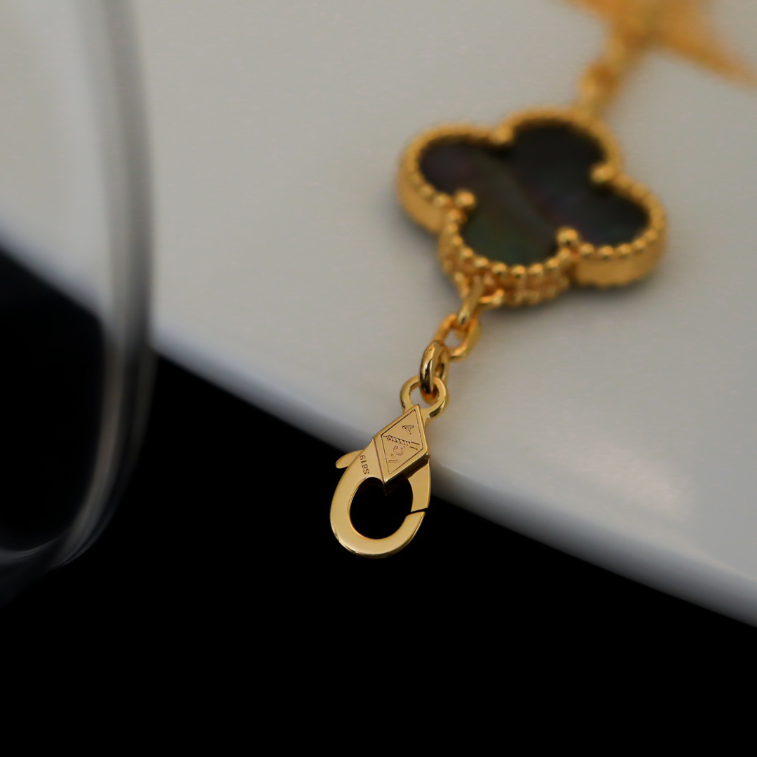 Van Cleef & Arpels Bracelet-75