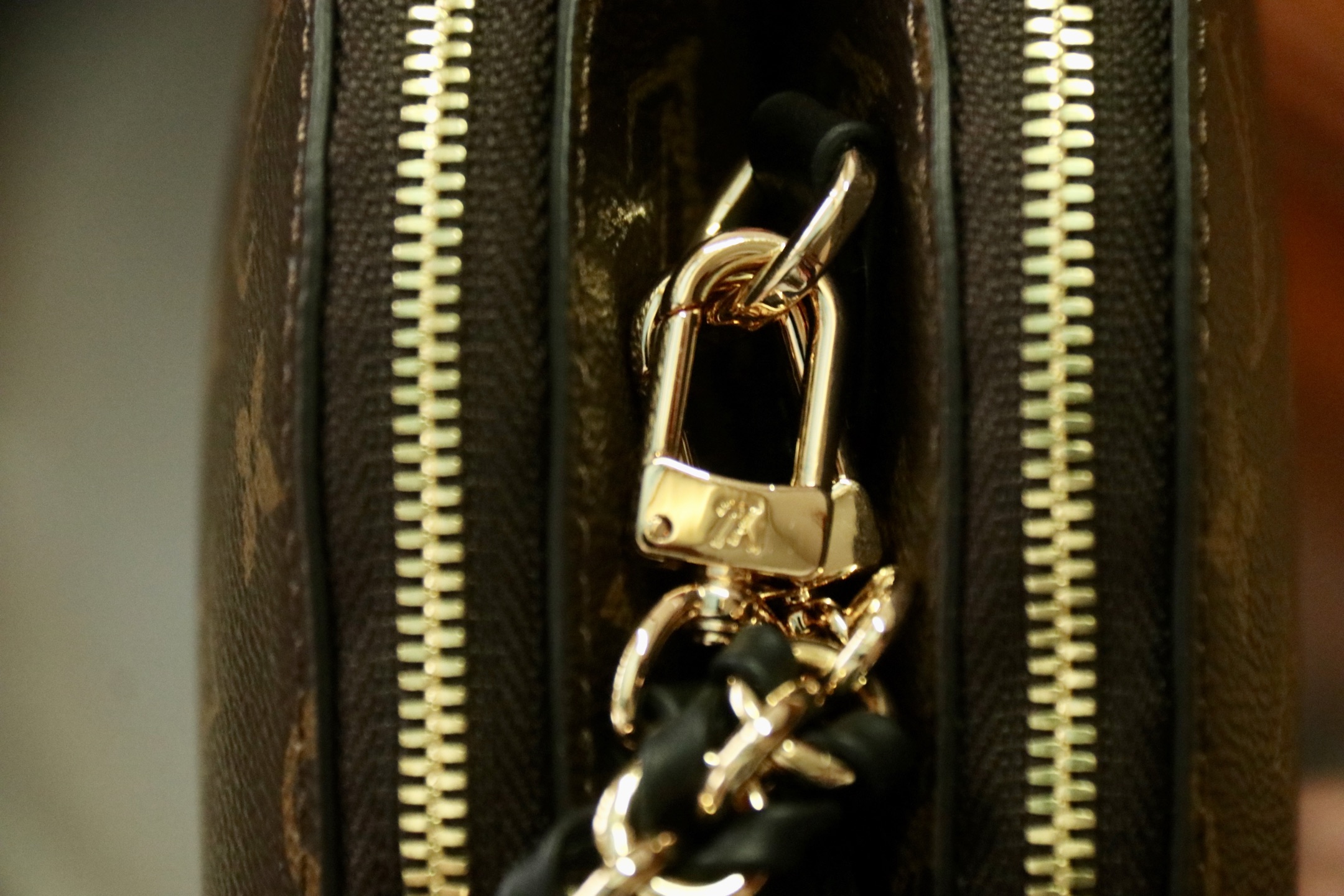 Louis Vuitton bag-194