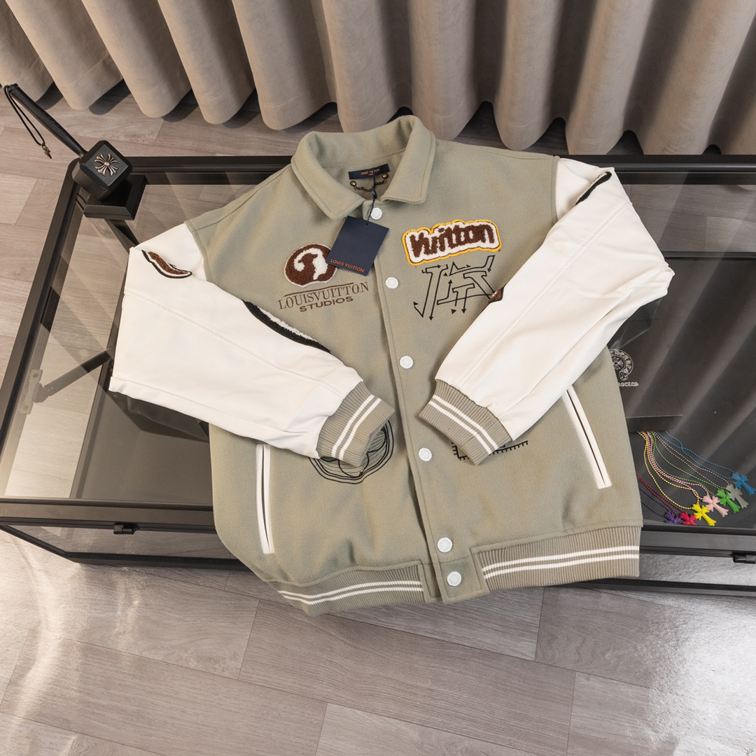 LV Clothing-308