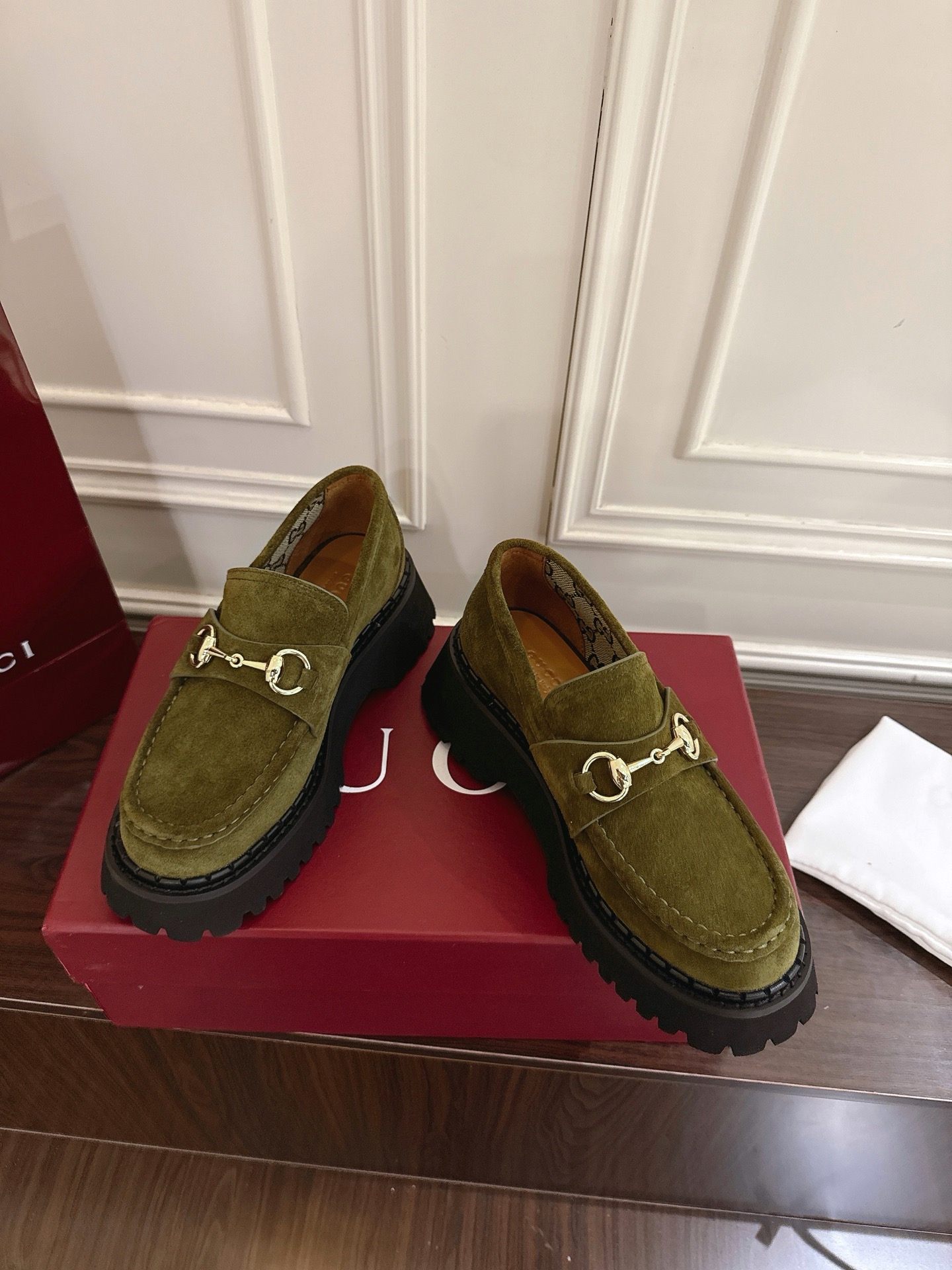 Gucci women's leather shoes-61
