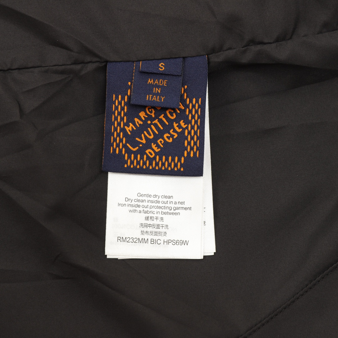LV Clothing-339