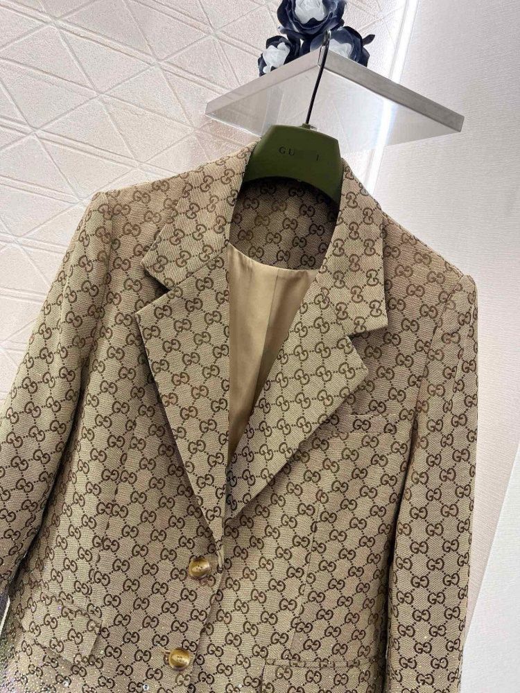 Gucci Clothing-358