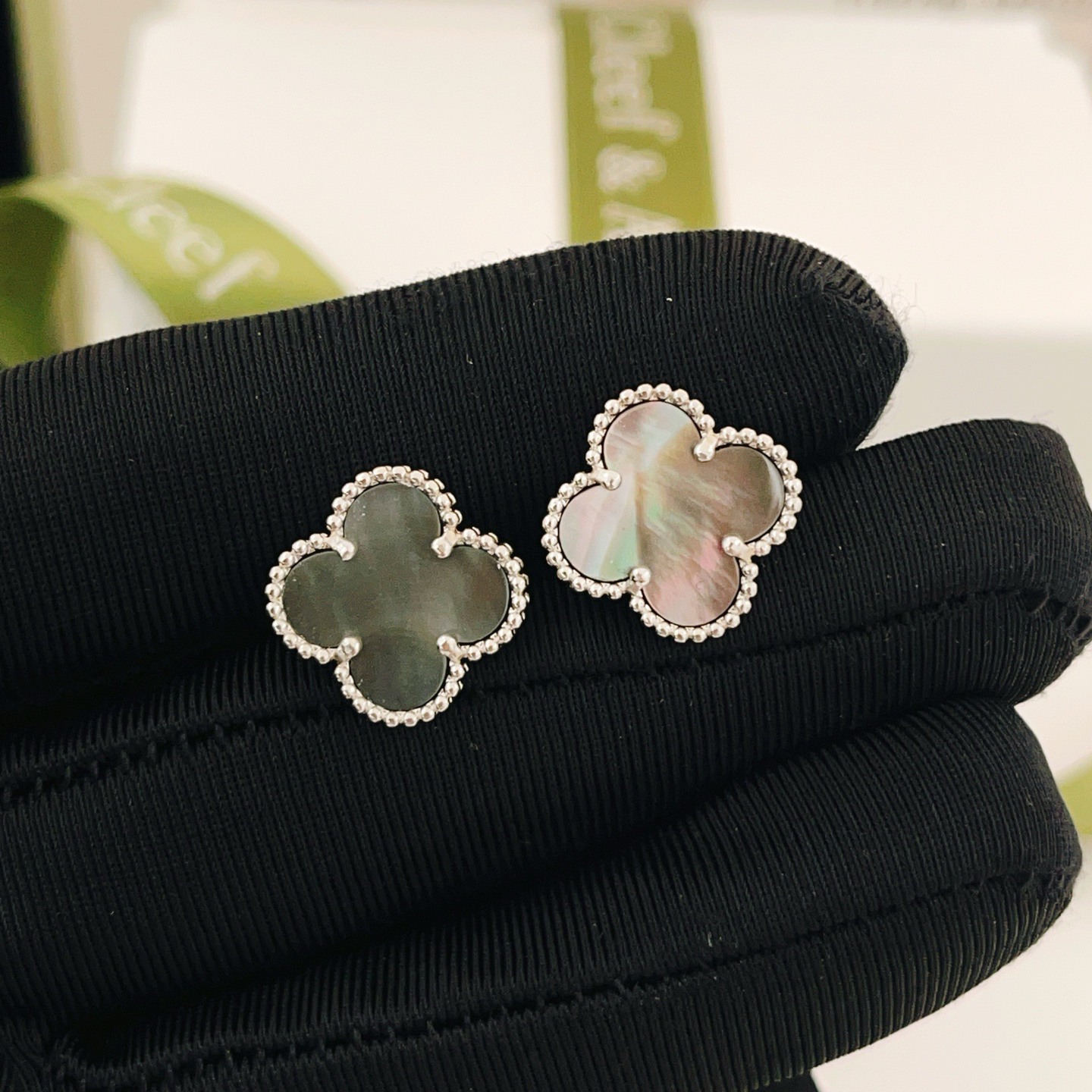 Van Cleef & Arpels earring-44