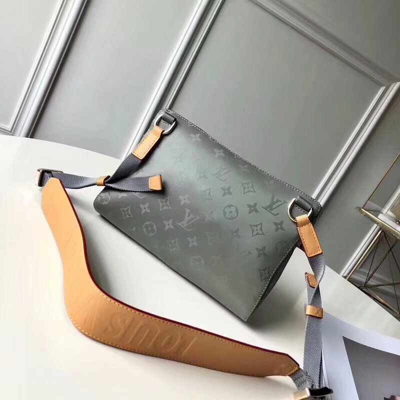 Cheapest Louis Vuitton M43889 Men Messenger PM Monogram Titanium Coated Canvas