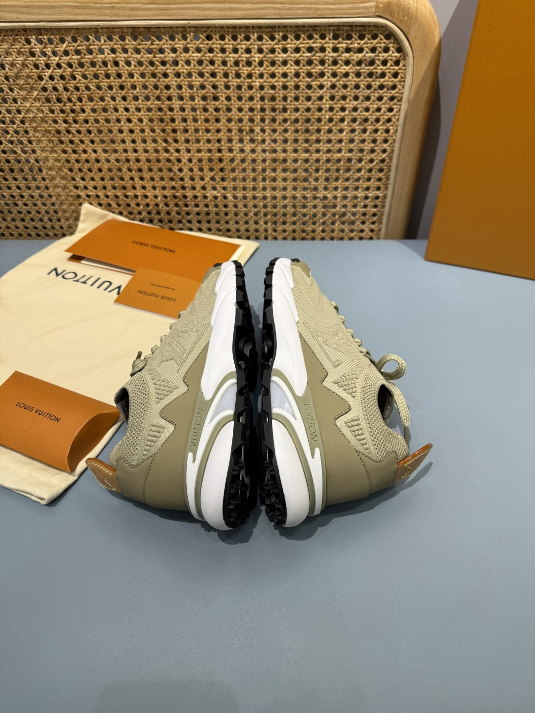 Lv Sneakers-189