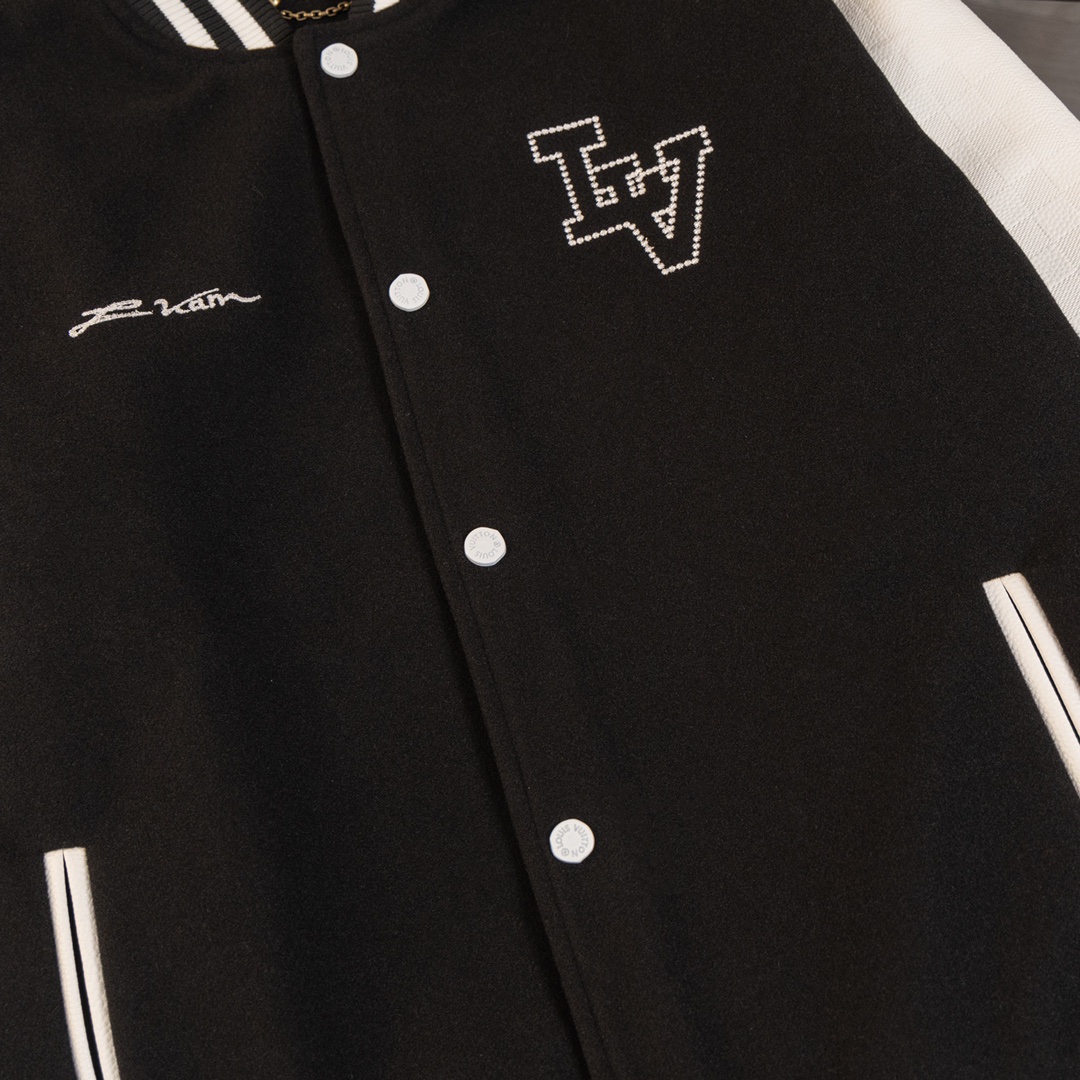 LV Clothing-314