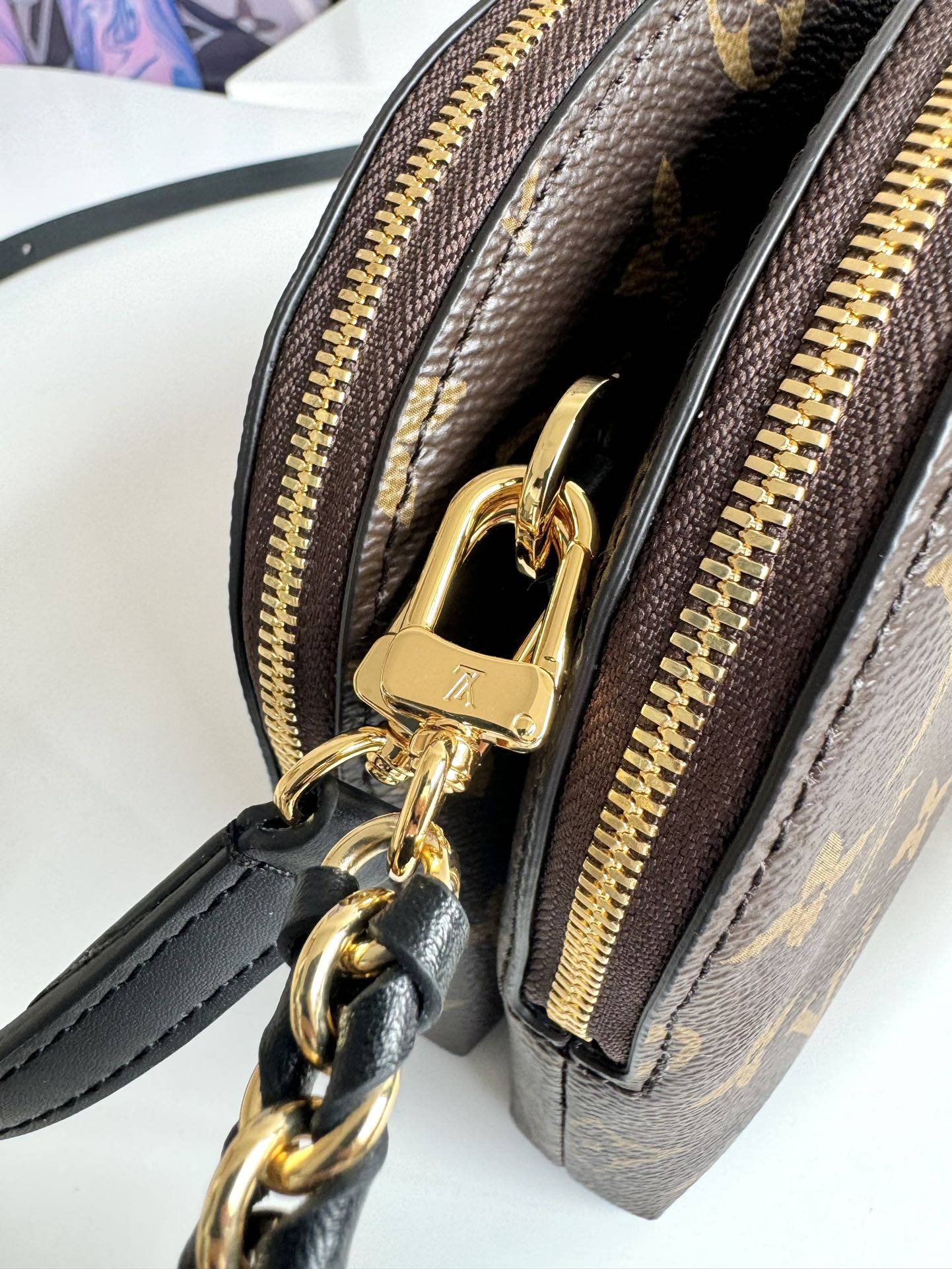 Louis Vuitton bag-200