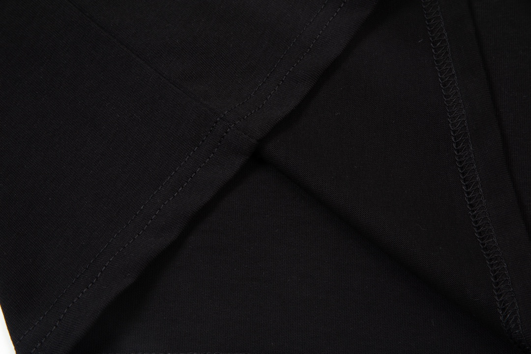 LV clothing-135