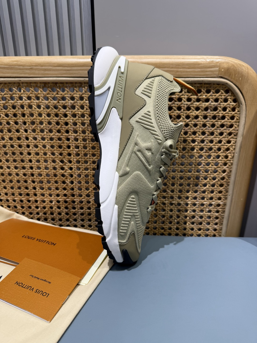 Lv Sneakers-181