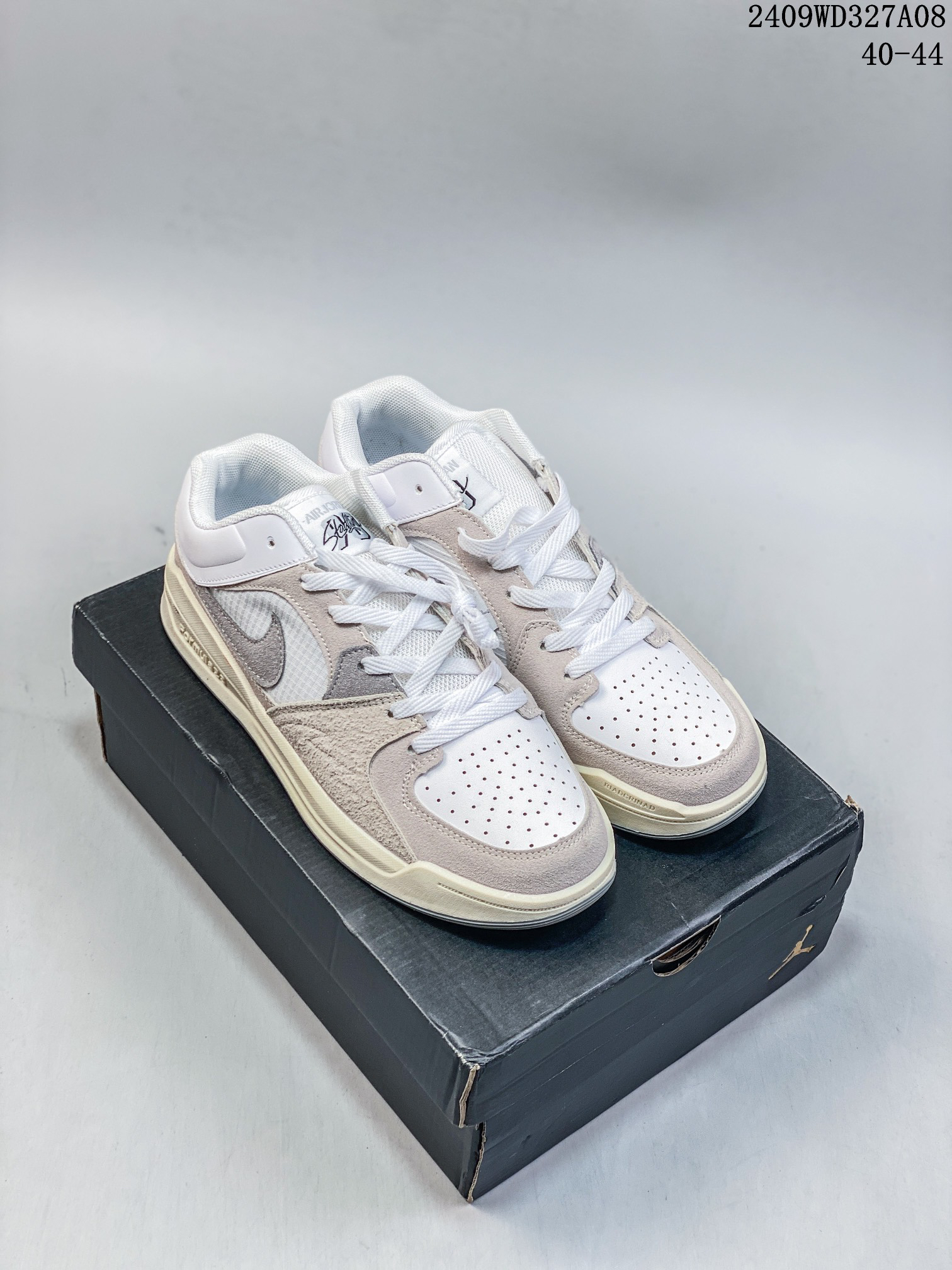 Nike Sneakers-342