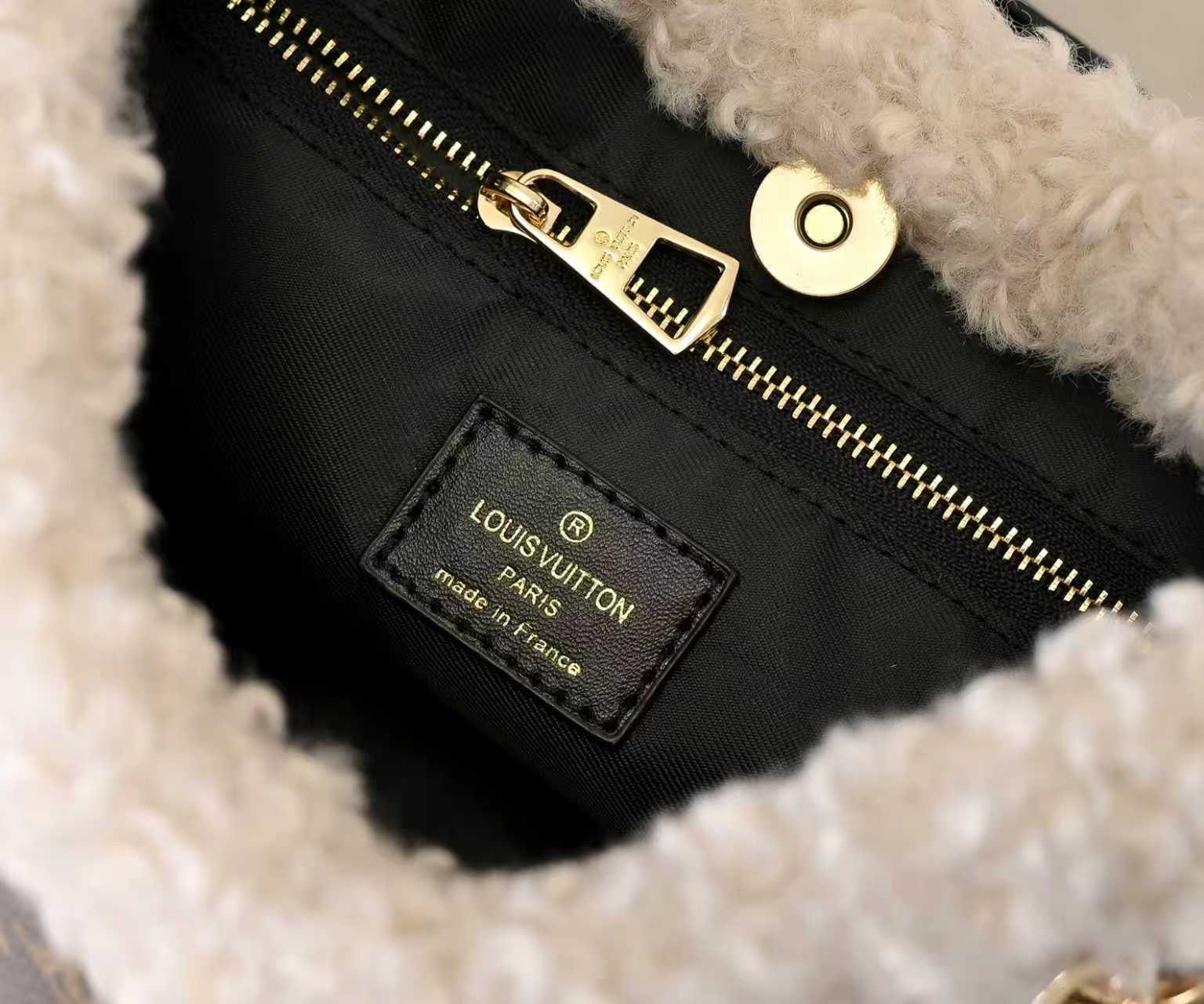 Louis Vuitton bag-136