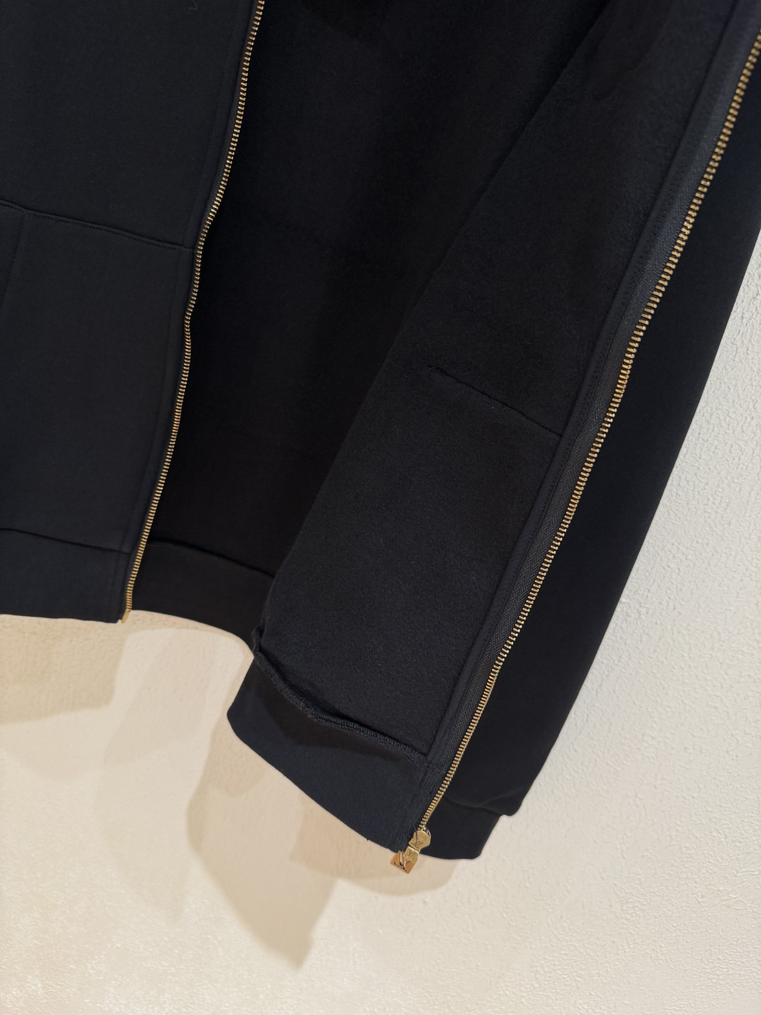 LV Clothing-348