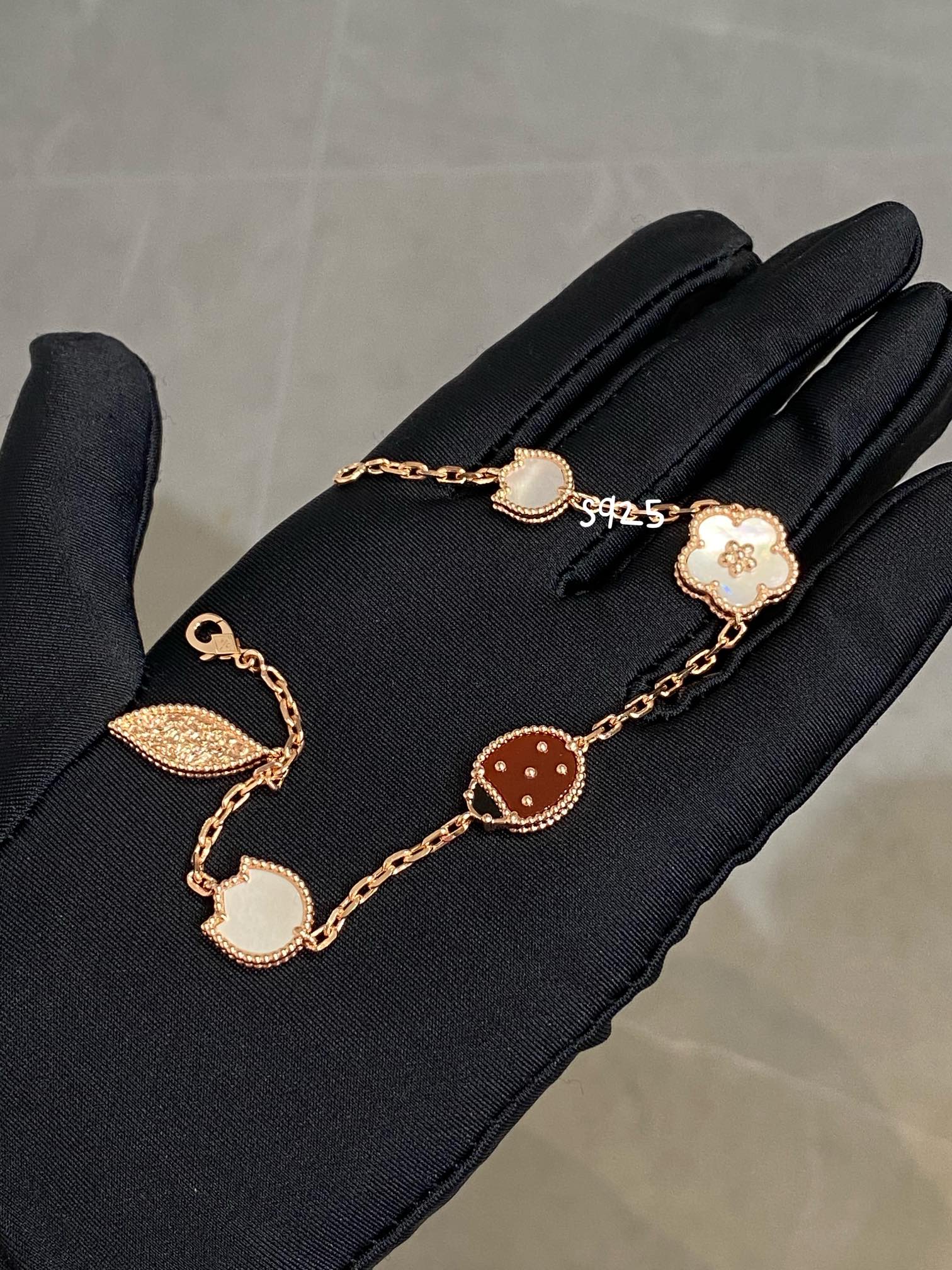 Van Cleef & Arpels Bracelet-112