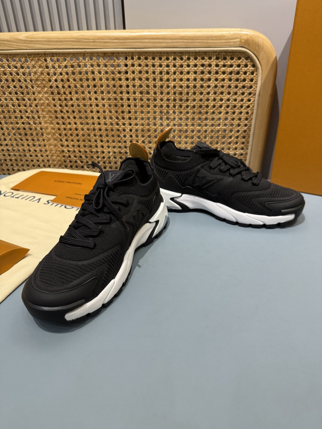 Lv Sneakers-175