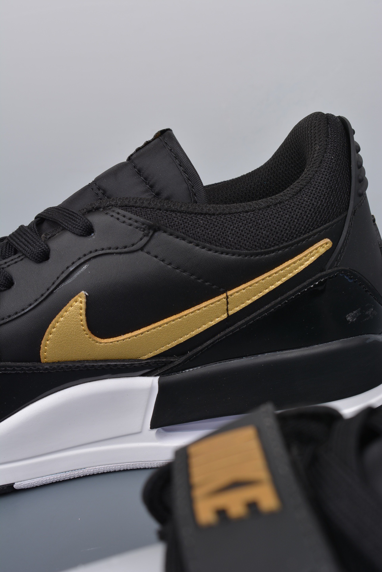 Nike Sneakers-324