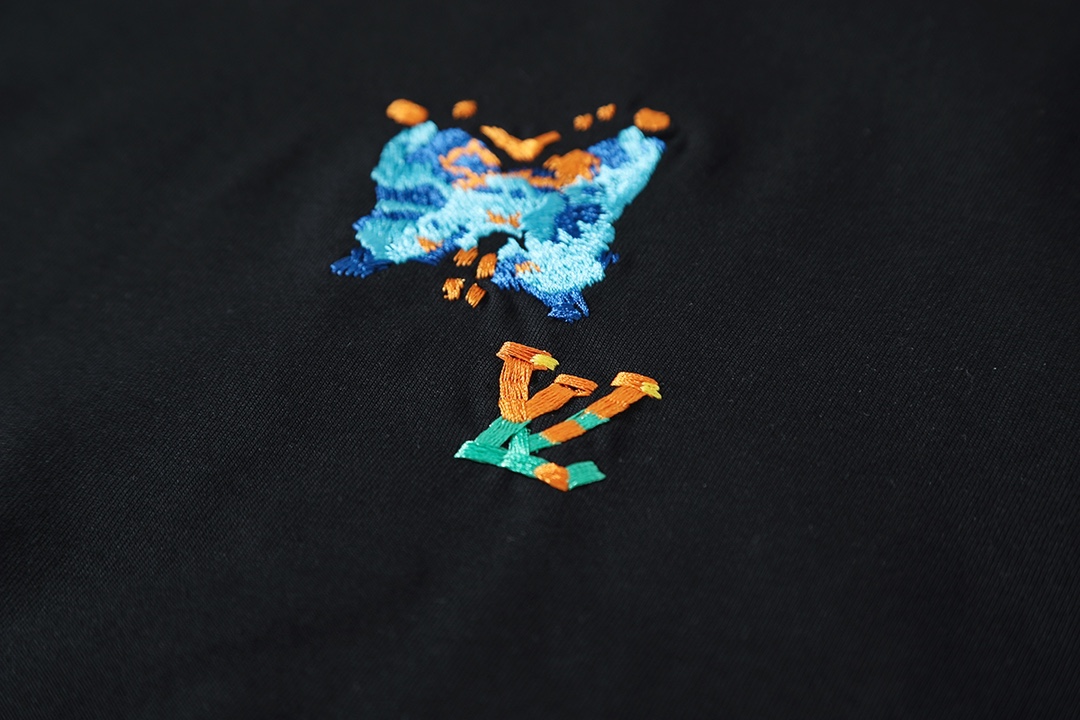 LV clothing-3