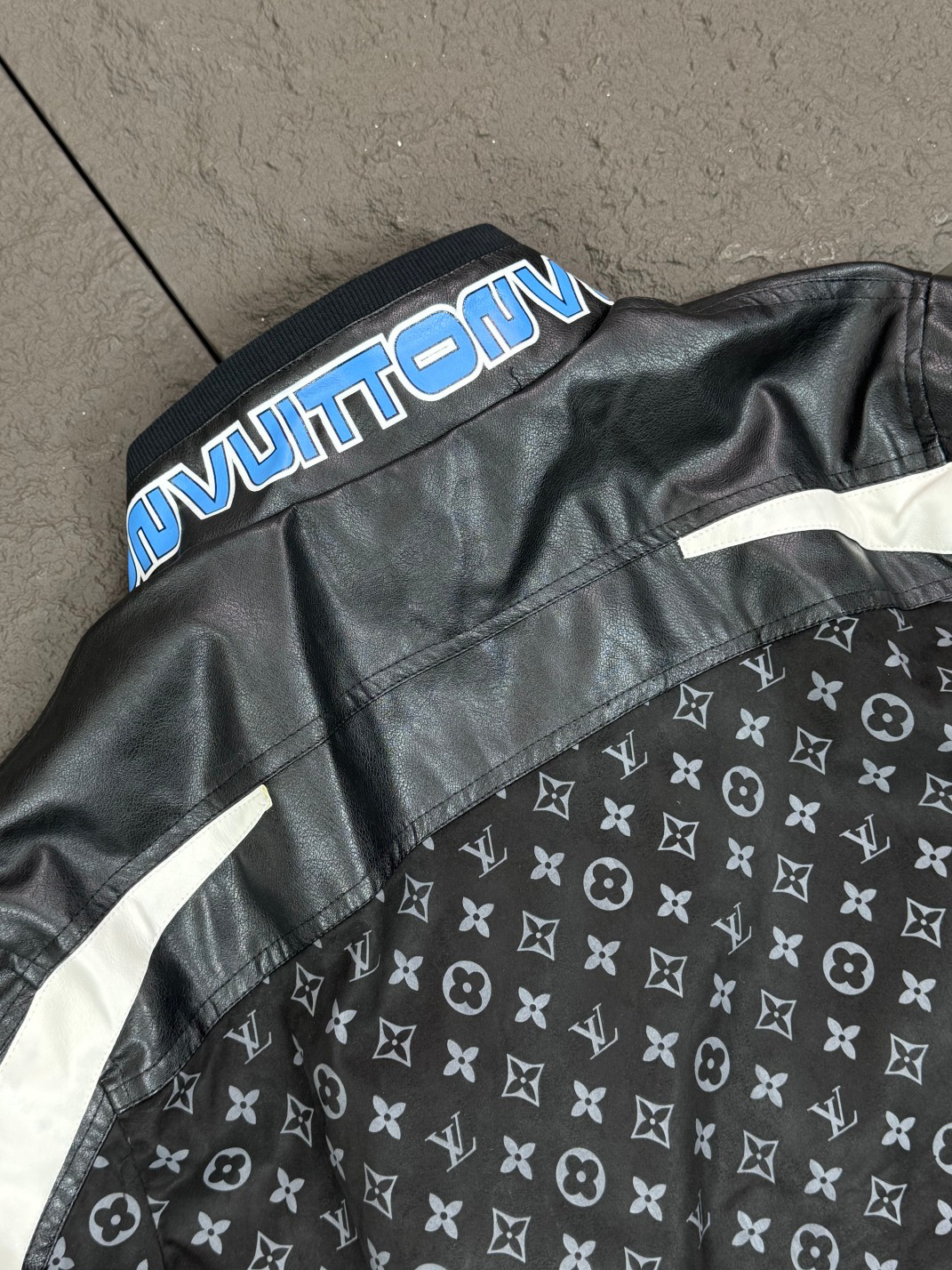 LV Clothing-342