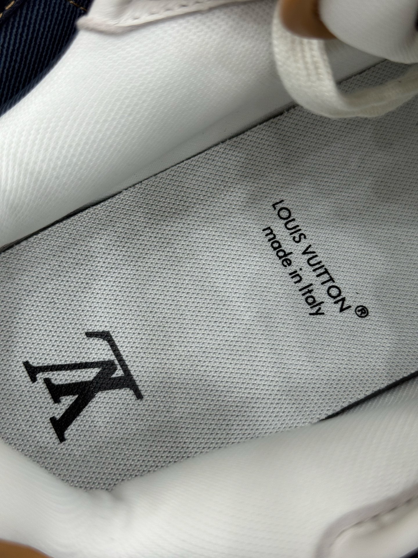 Lv Sneakers-222