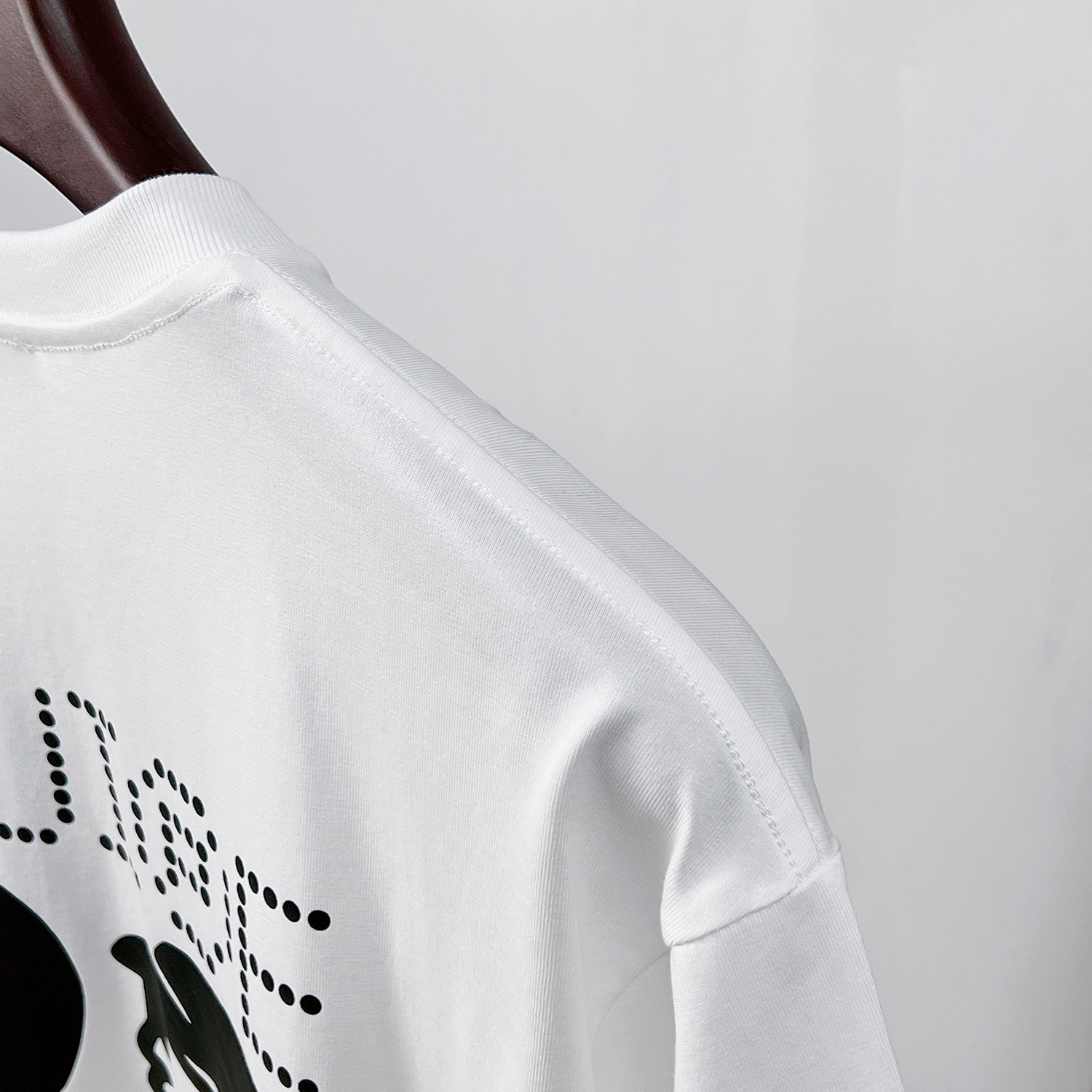 LV clothing-158