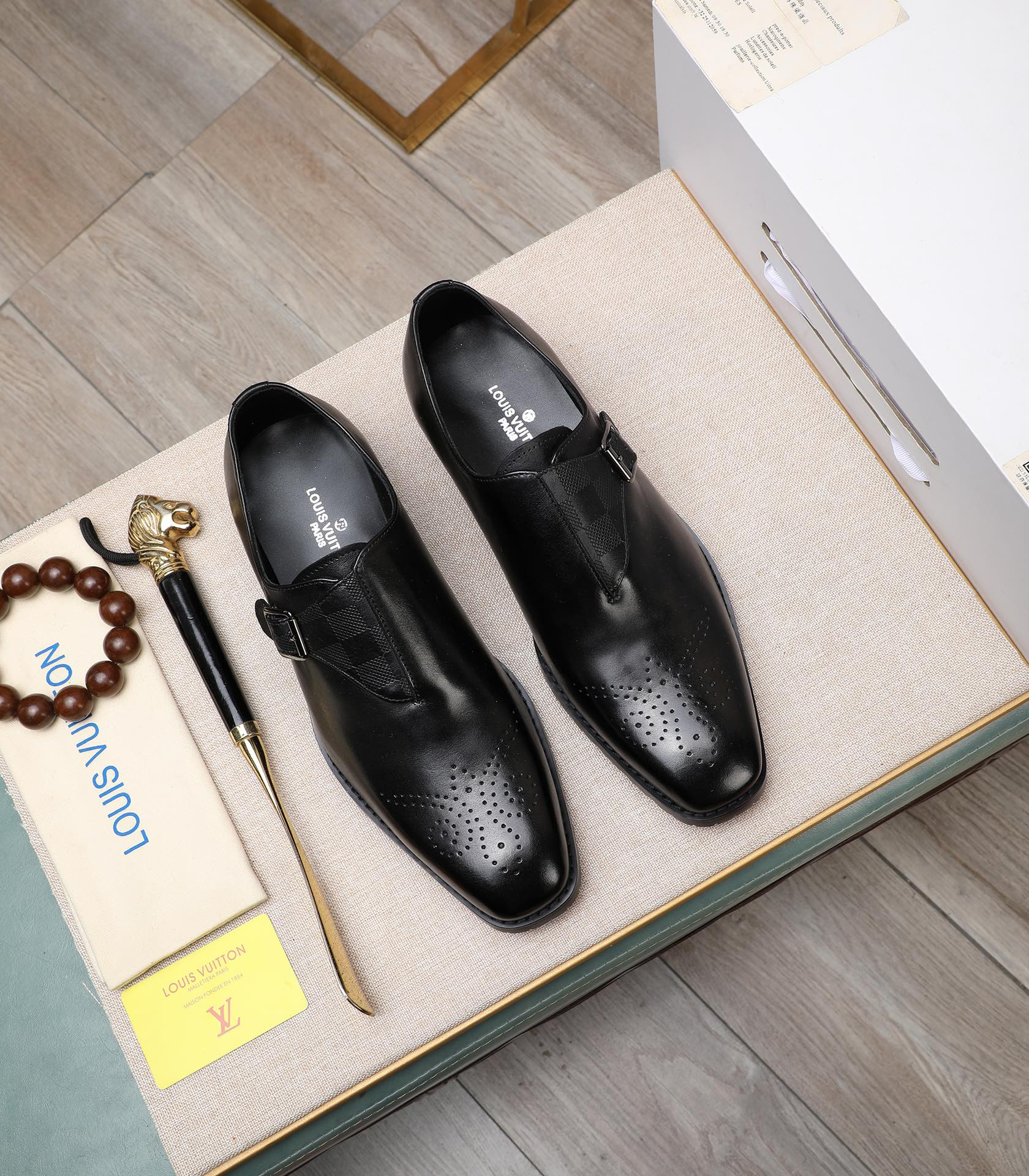 LV men's leather shoes-29