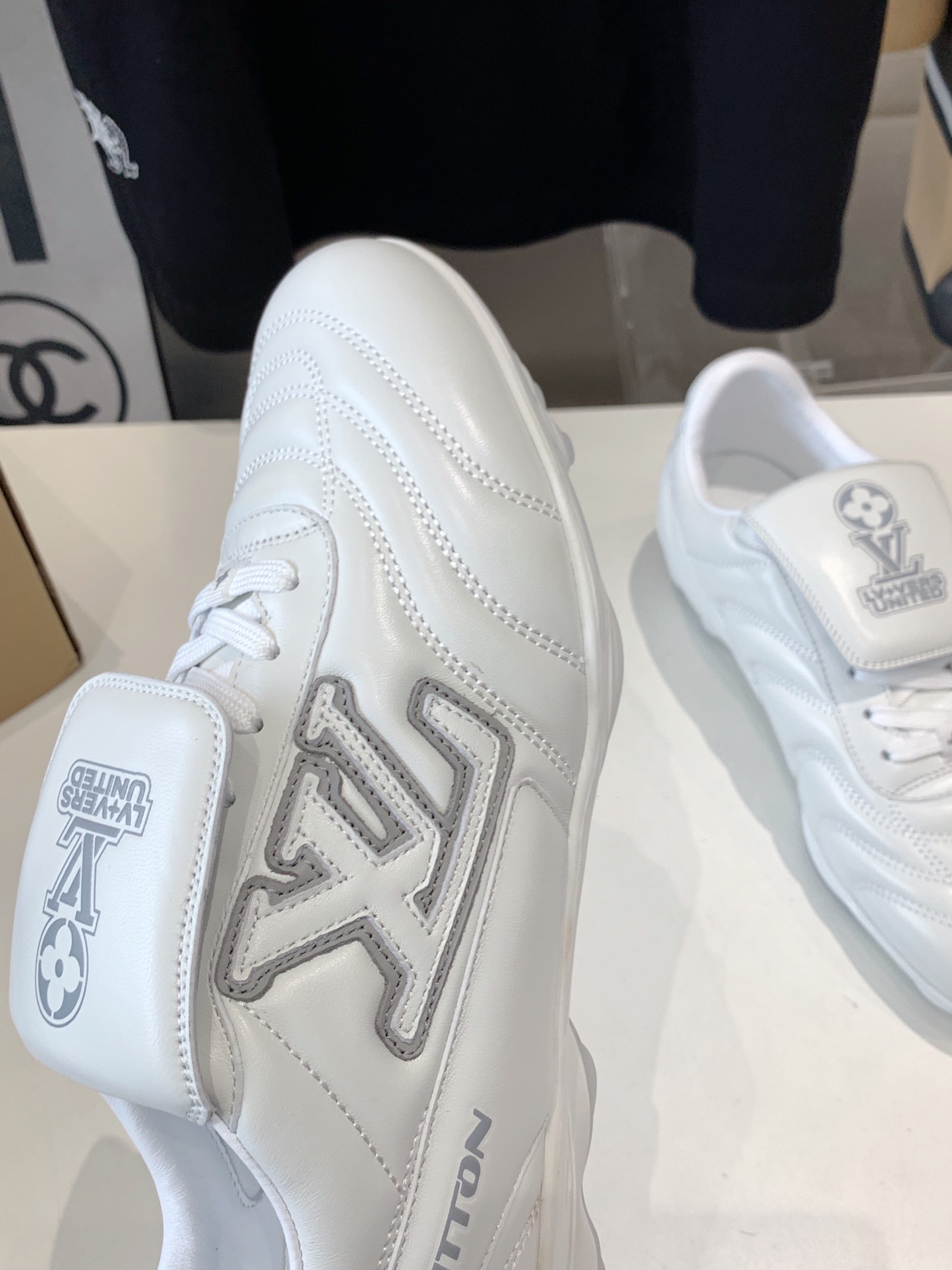 Lv Sneakers-242