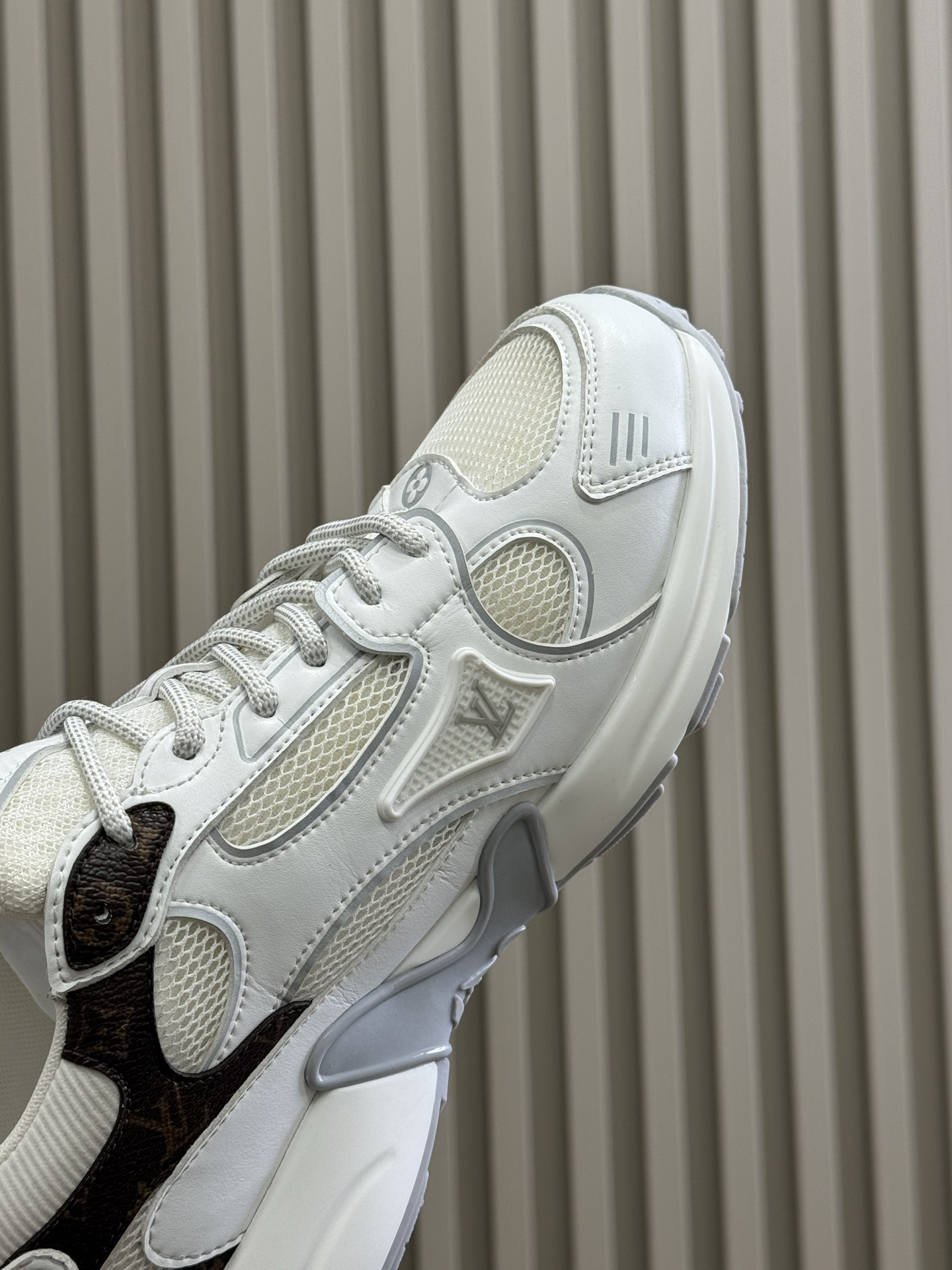 Lv Sneakers-219