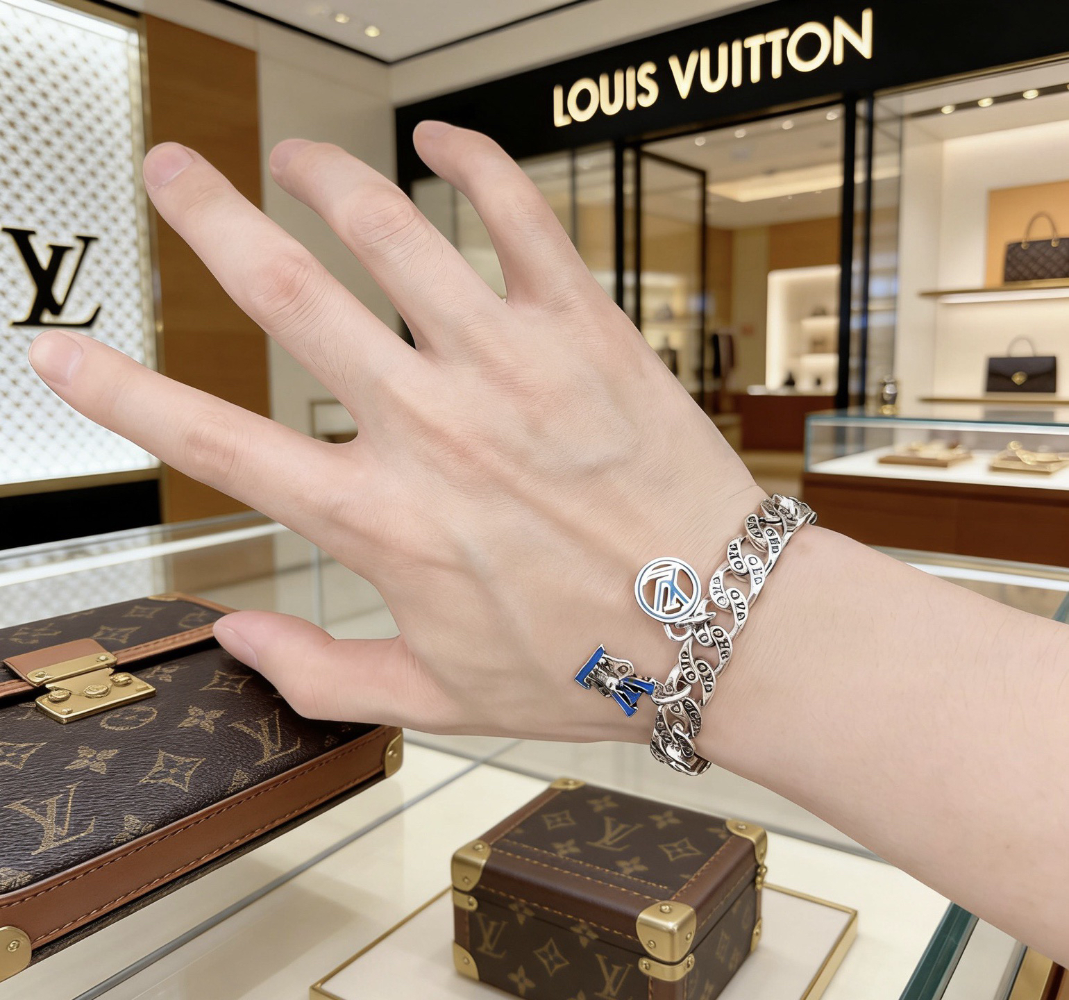 LV Bracelet-90