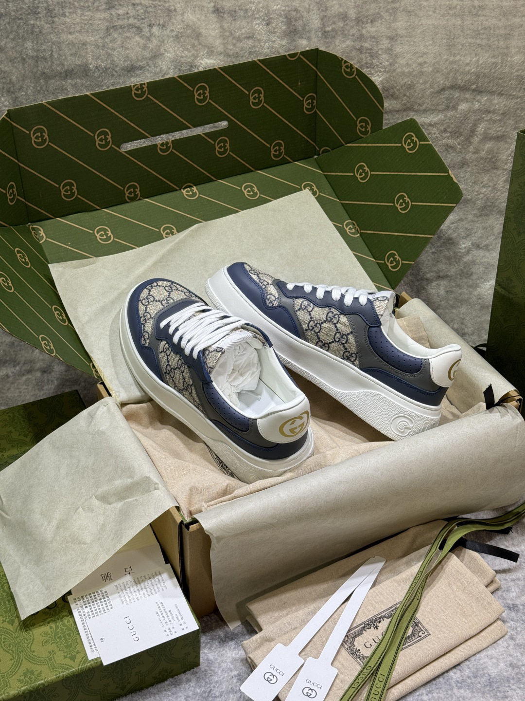 Gucci Sneakers-158