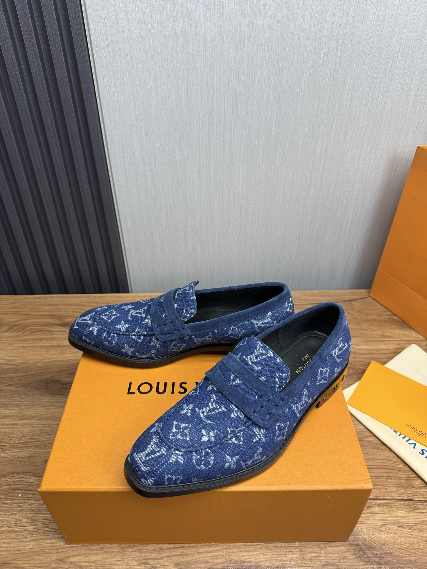 LV women's leather shoes-35
