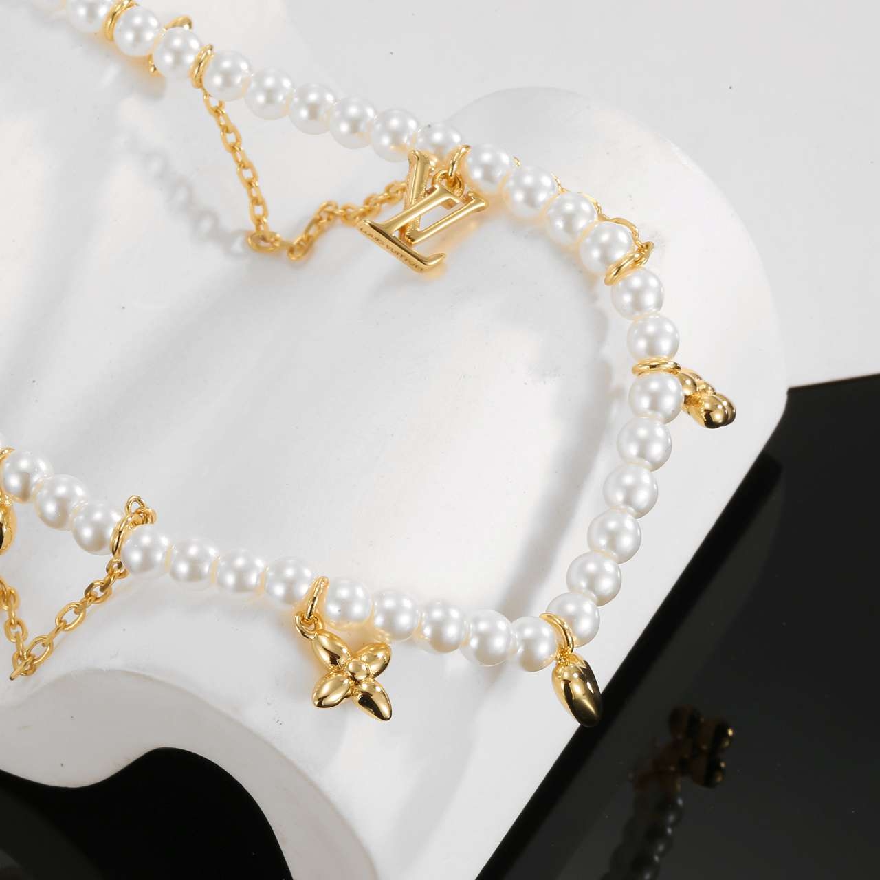 LV necklace-76
