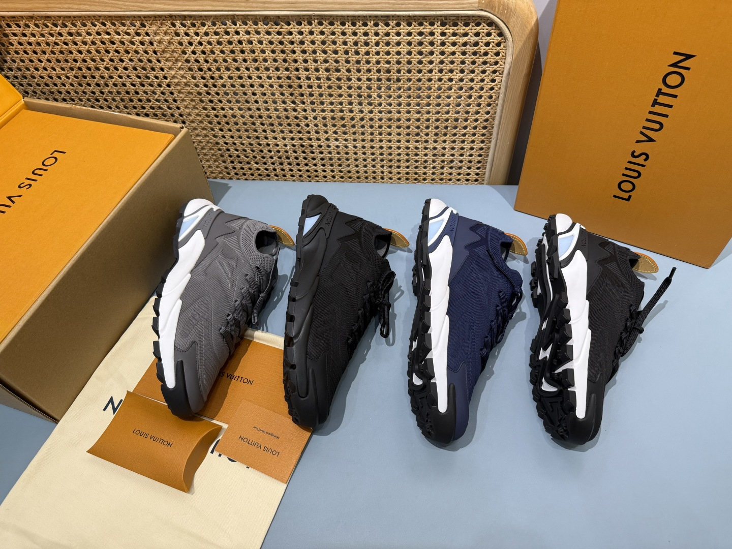 Lv Sneakers-181