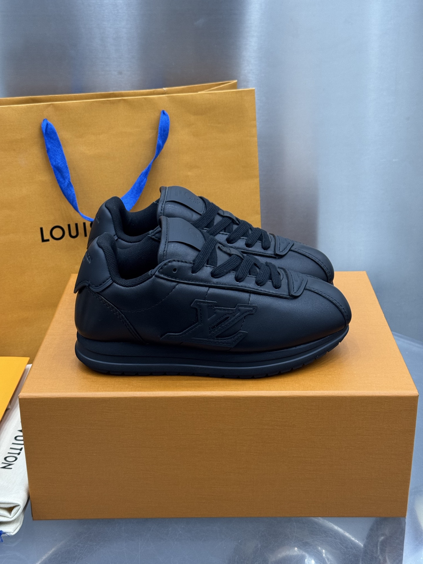 Lv Sneakers-221