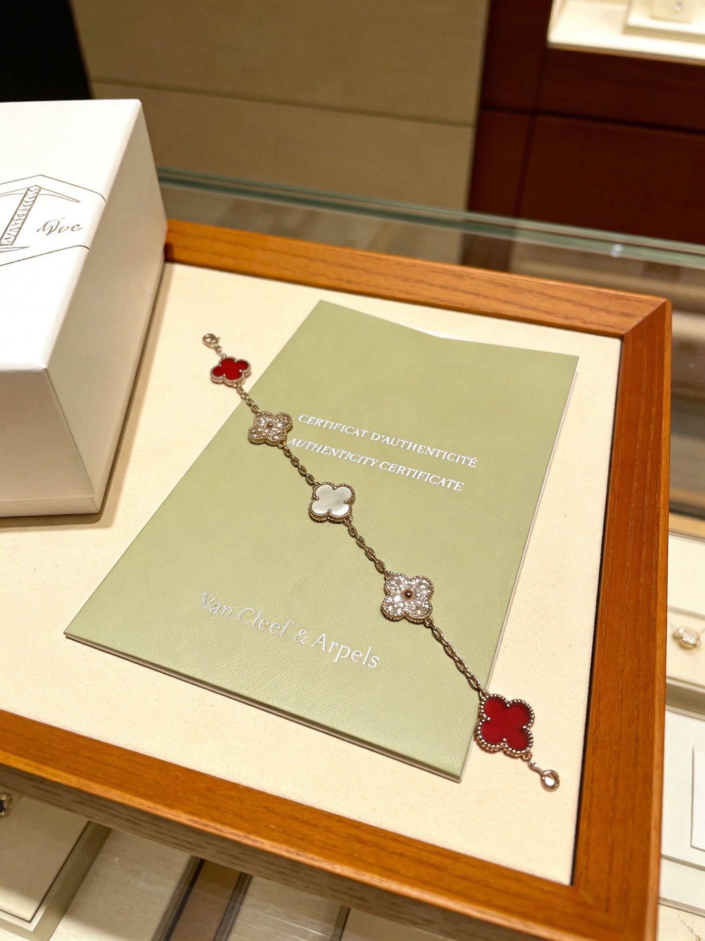 Van Cleef & Arpels Bracelet-2
