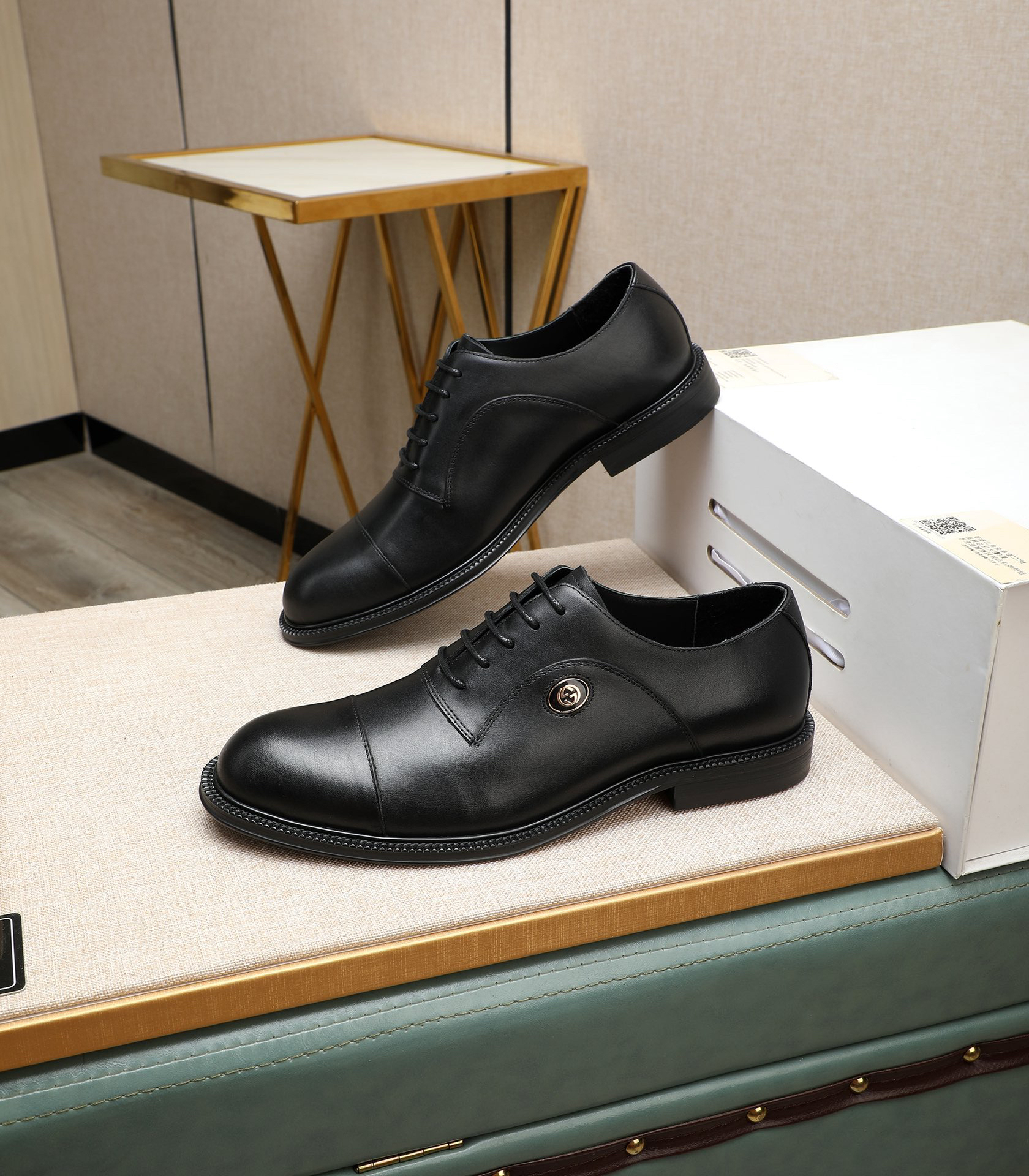 Gucci men's leather shoes-125