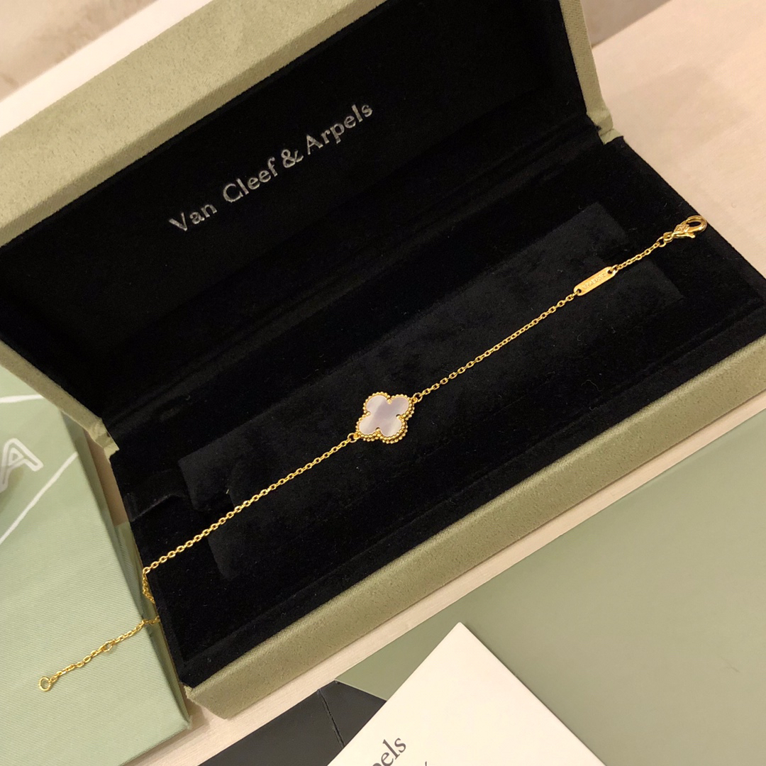 Van Cleef & Arpels Bracelet-32