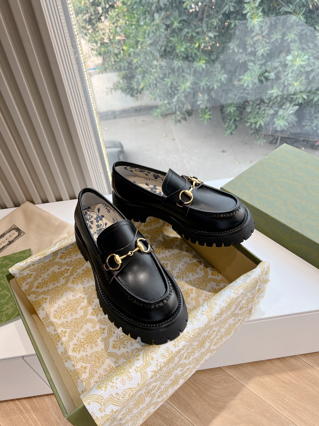 Gucci women's leather shoes-4