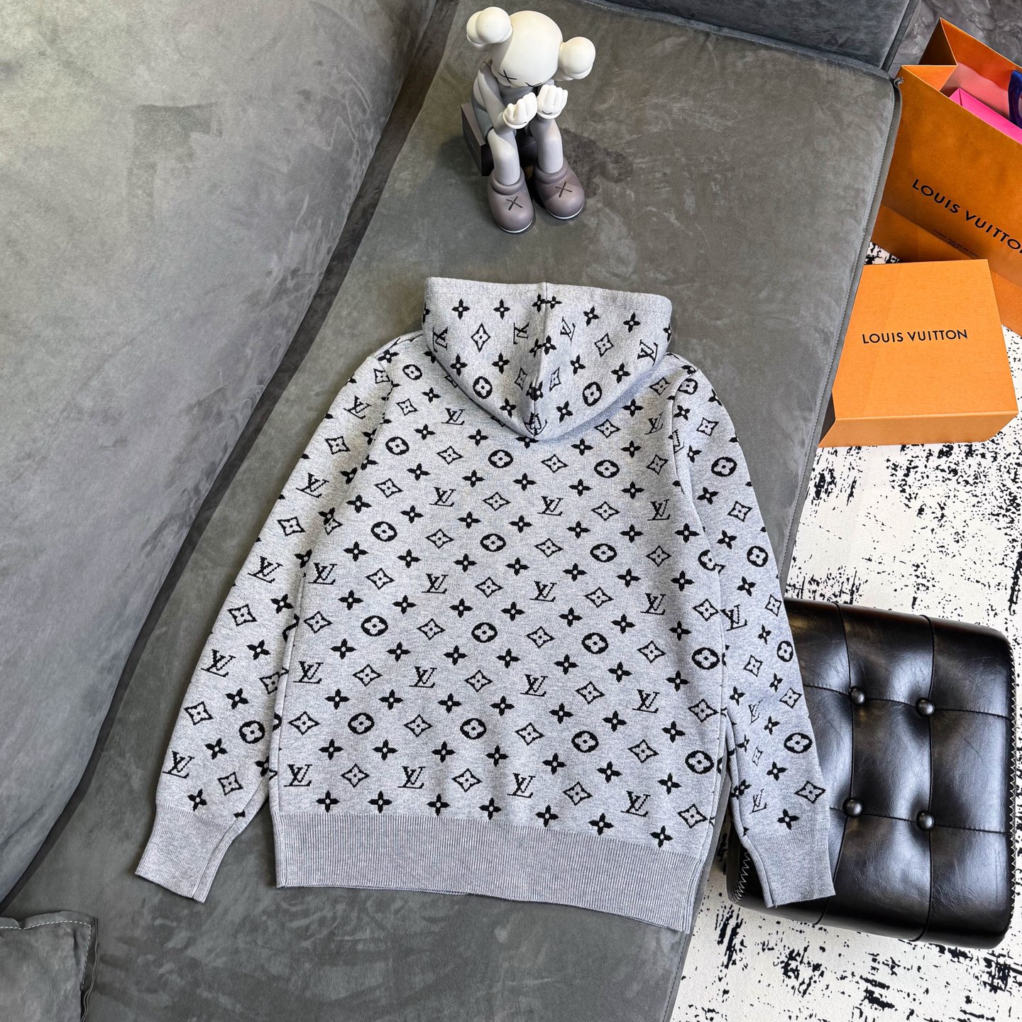 LV Clothing-333