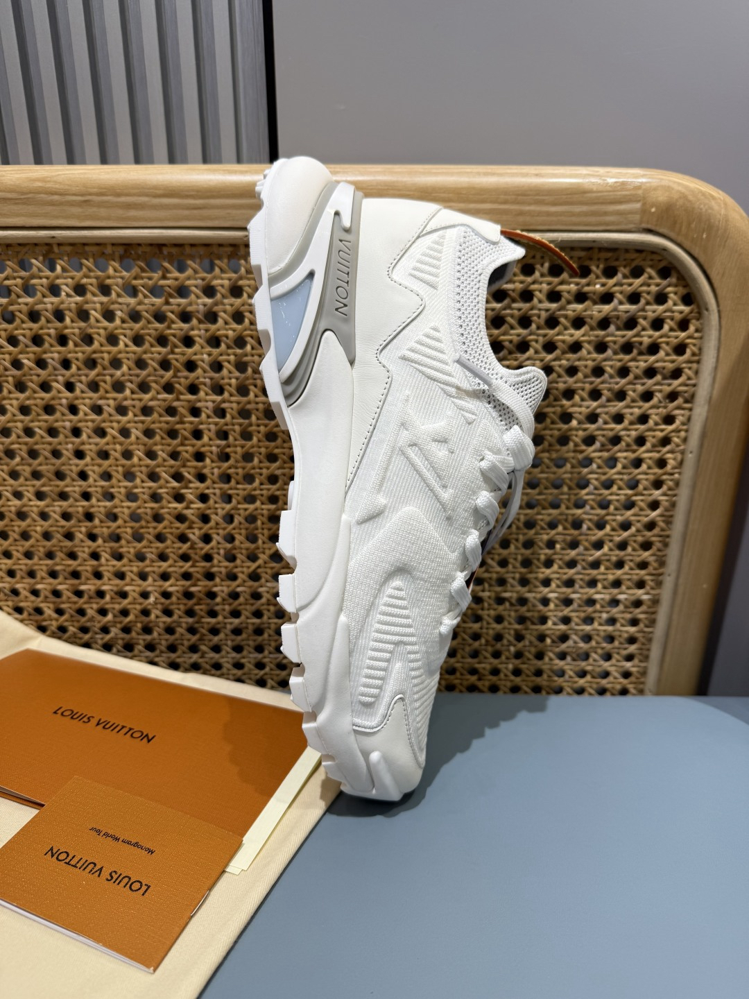 Lv Sneakers-190