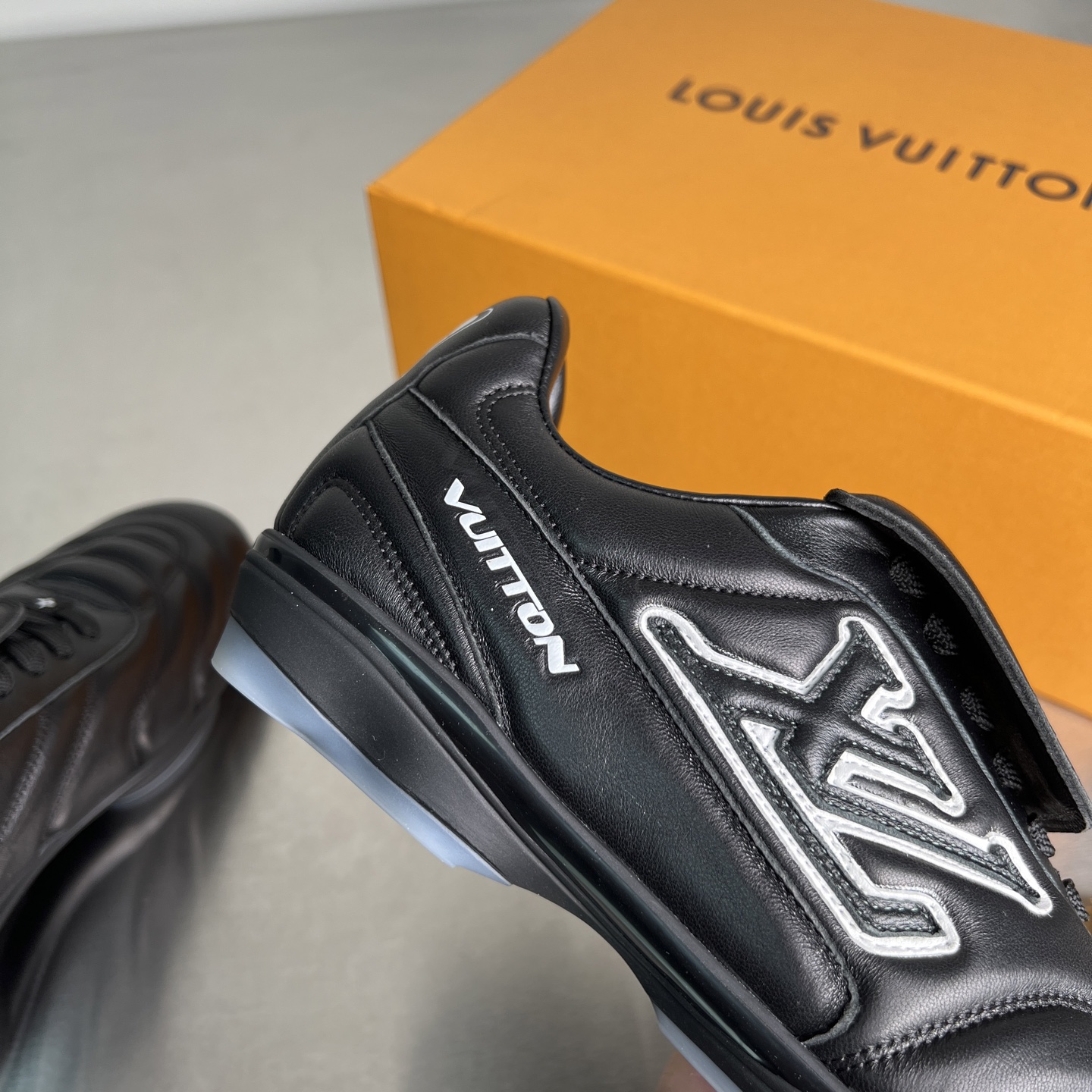 Lv Sneakers-241