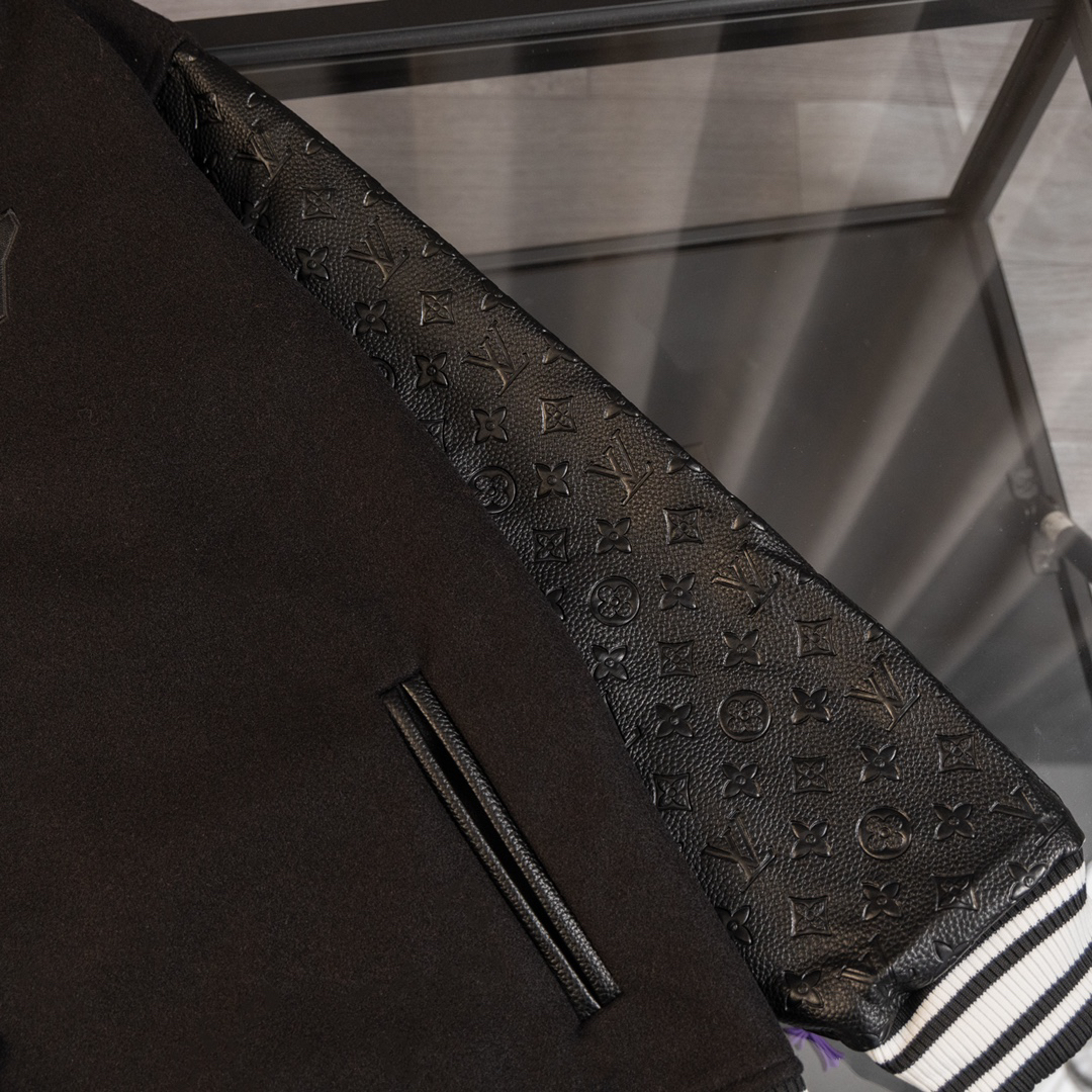 LV Clothing-311