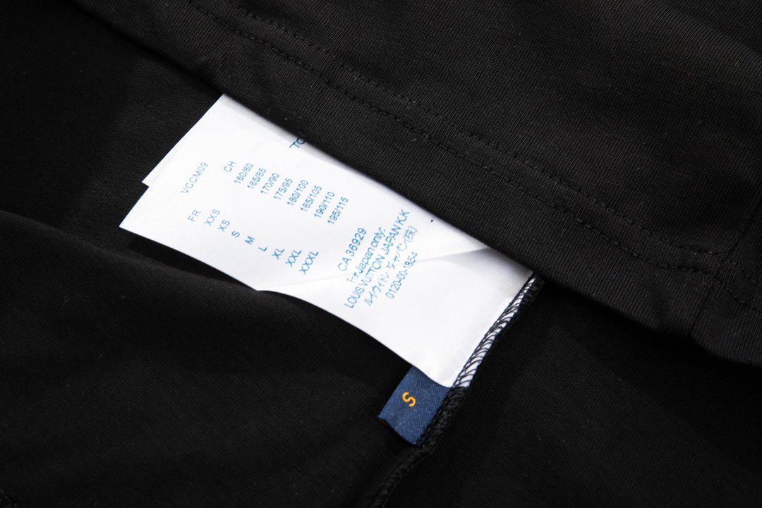 LV clothing-259